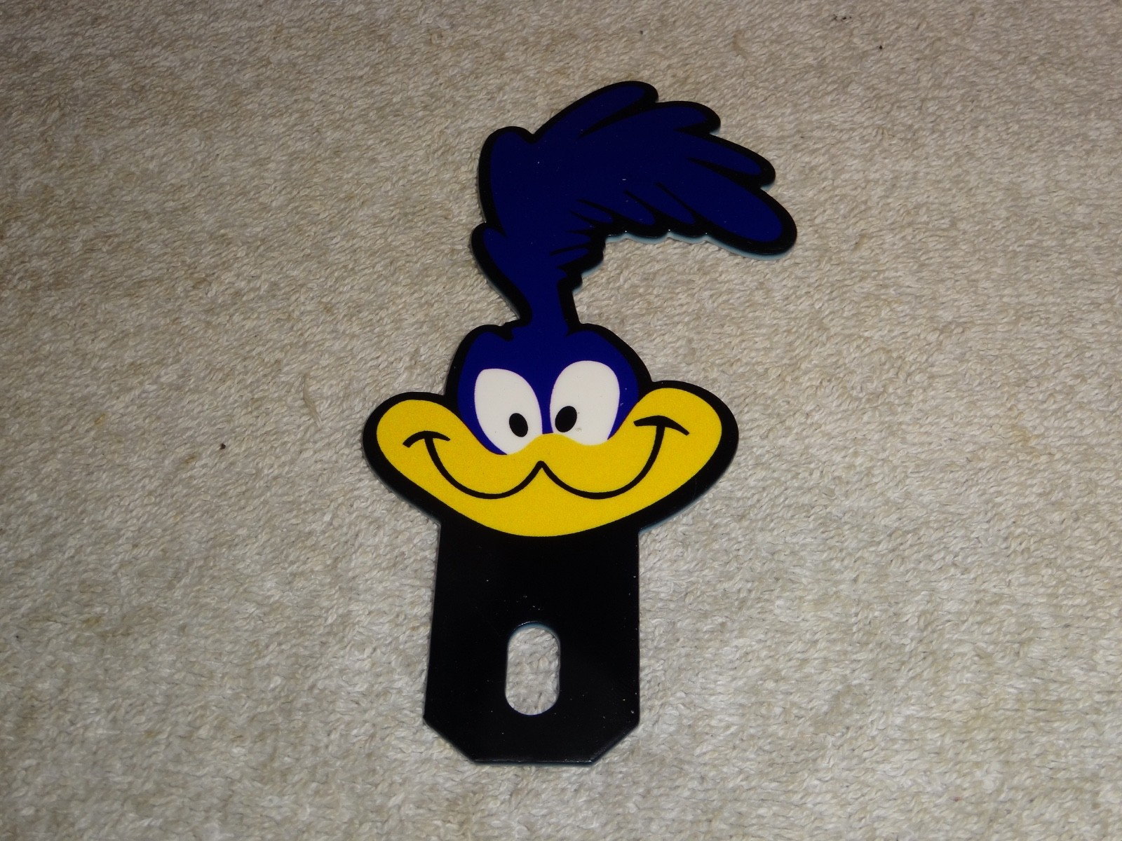 VINTAGE ROADRUNNER LOONEY TUNES 5″ METAL GASOLINE OIL LICENSE PLATE TOPPER SIGN!