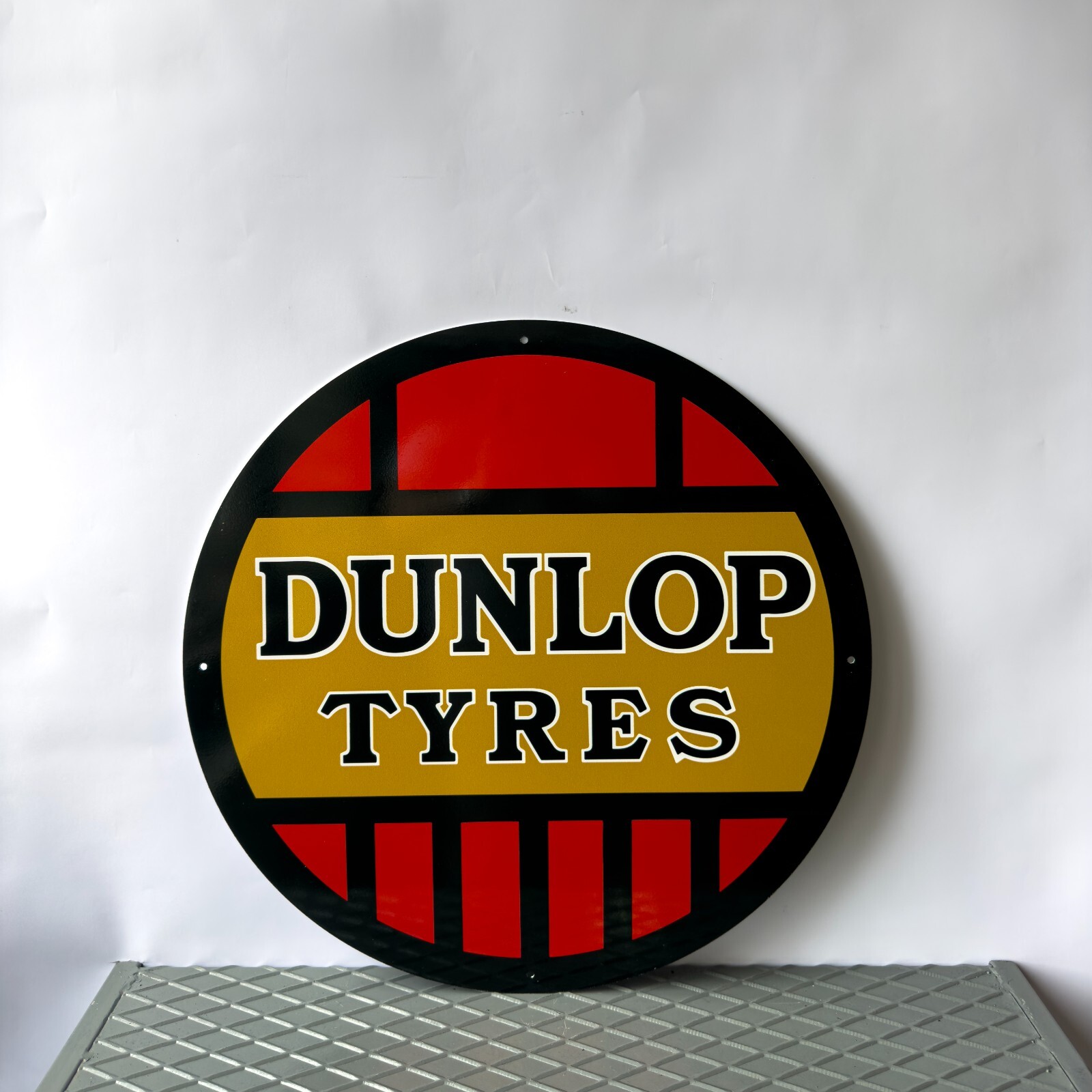Dunlop Tyres Vintage Heavy Metal Sign XL – 19.7″ (50cm)