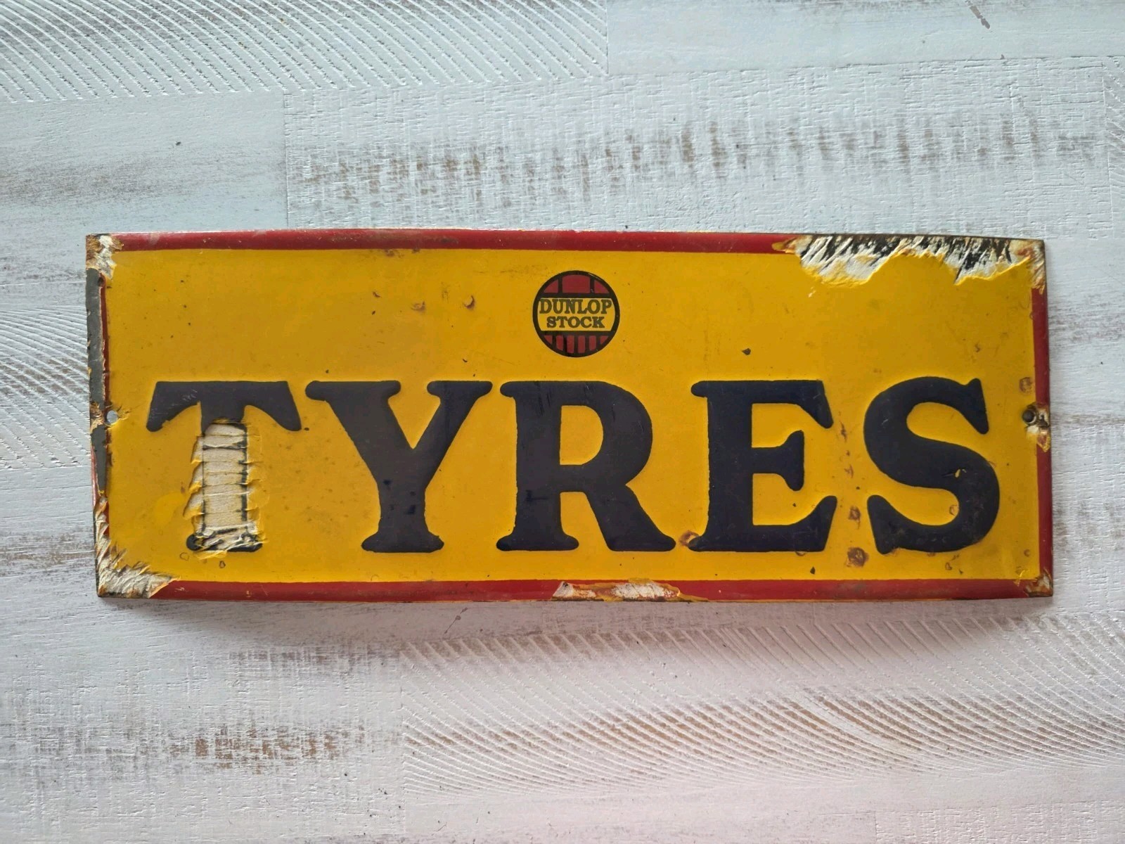 VINTAGE DUNLOP TYRES PORCELAIN SIGN PORCELAIN 16″x6″