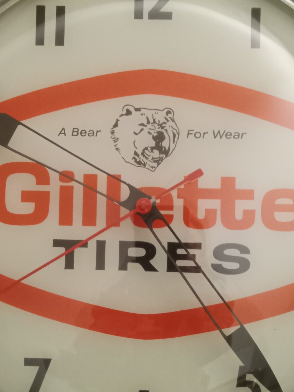 GILLETTE TIRES ADVERTISEMENT PAM CLOCK ORIGINAL AND IN GREAT SHAPE