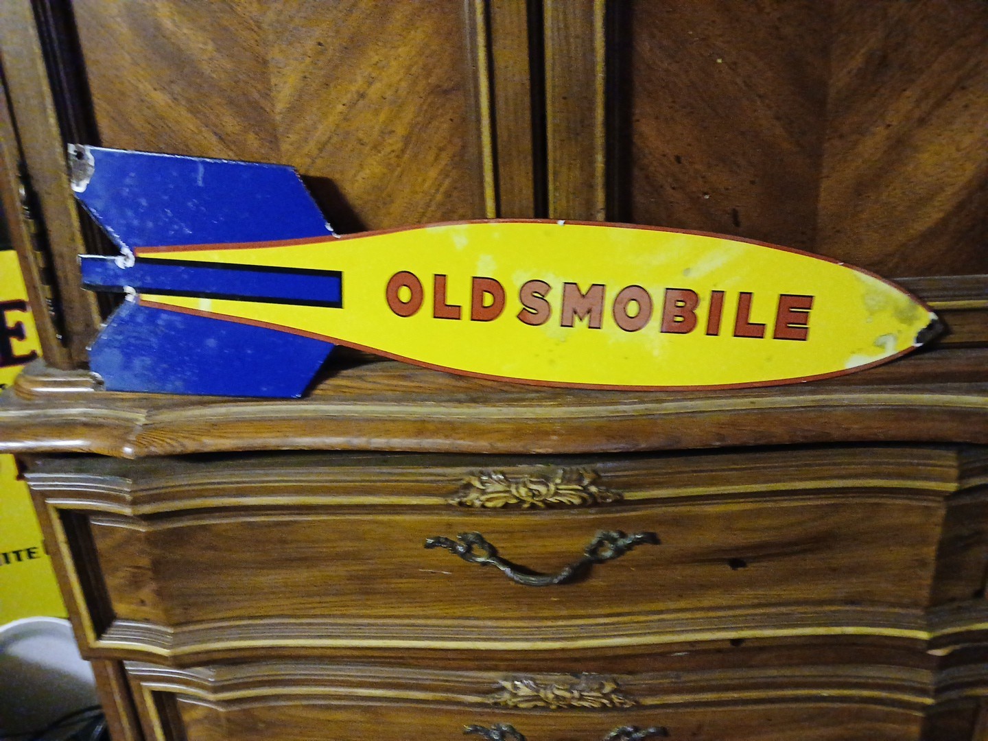 Large Rare Vintage Oldsmobile Rocket Gas Oil 26” Porcelain Metal Dealer Sign