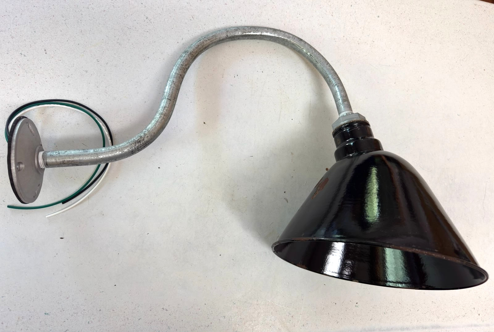Wheeler 10″ Gooseneck Sign Light 1930’s Black Porcelain Industrial Vintage