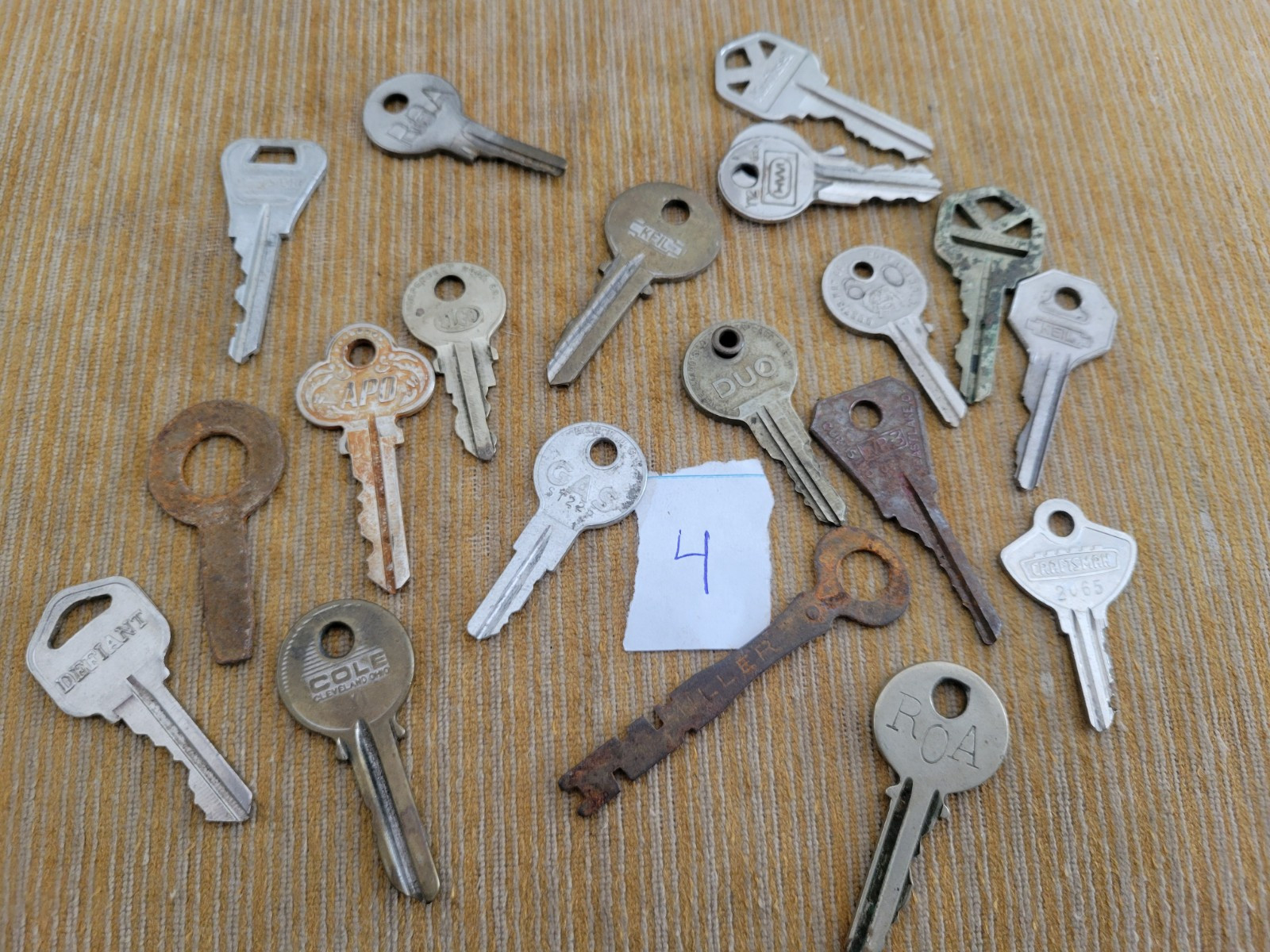 Vintage KEY collection 20pc Crafts Jewelry Car Door Cabinet Lock Etc. Lot 4