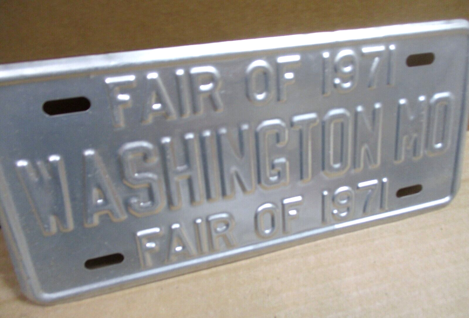 WASHINGTON MO — Fair of 1971 — OLD VINTAGE – Sign Tag – MISSOURI LICENSE PLATE