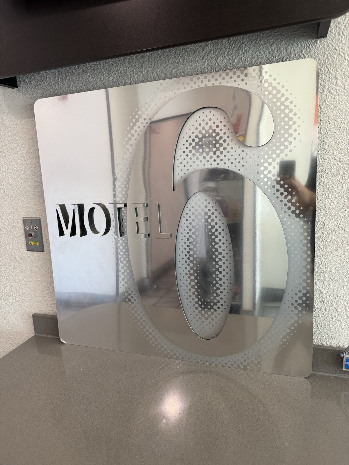 ORIGINAL EARLY 2000s MOTEL 6 Accor Chrome Lobby Wall Plaque VERY RARE 30” x 30”