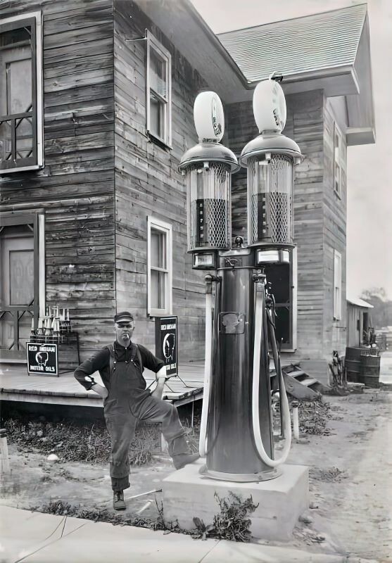 Vintage Scene Red Indian Visible Gas Pump, Station NEW Sign: 12×18″ USA STEEL
