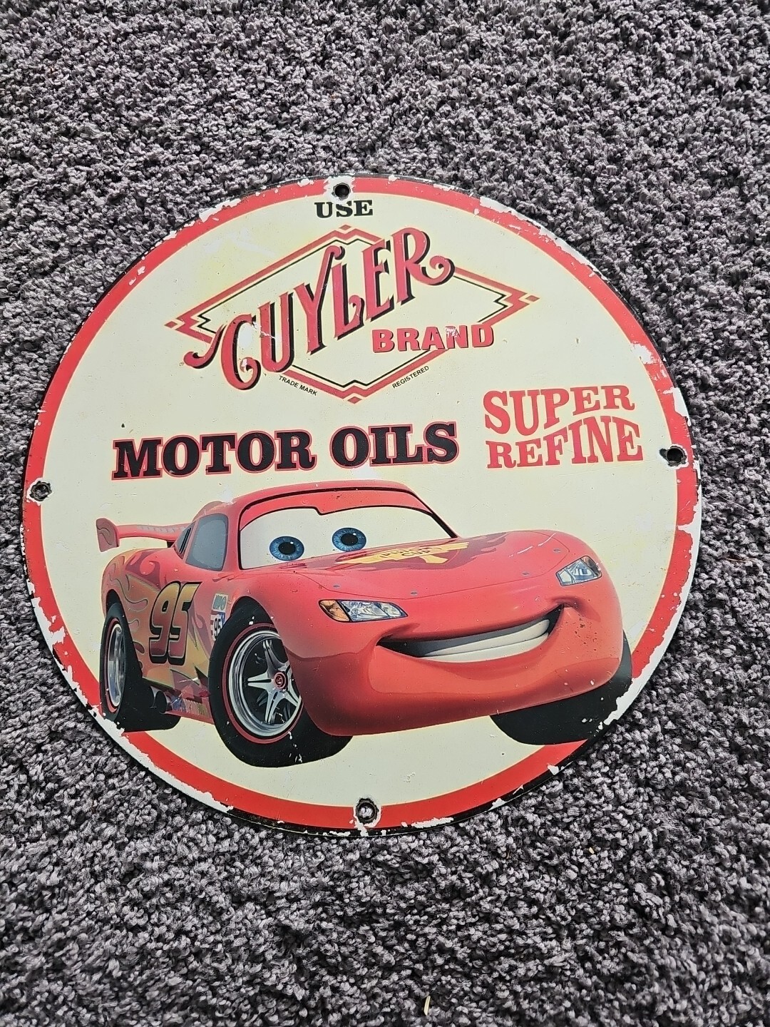 USE GUYLER BRAND MOTOR OILS PORCELAIN SIGN 12″ IN DIAMETER