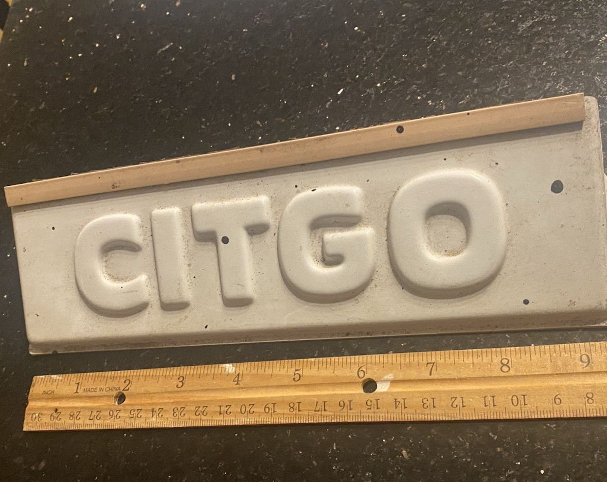VINTAGE CITGO GASOLINE OIL ADVERTISEMENT DISPLAY PLASTIC SIGN – AGE UNKNOWN