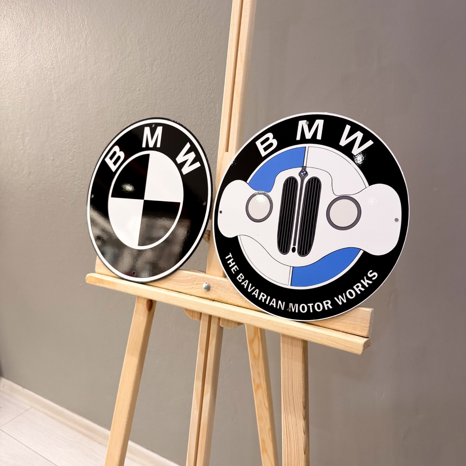 BMW Black Logo & Bavarian Motor Works Heavy Metal Sign Set – 30 cm (11.8”)