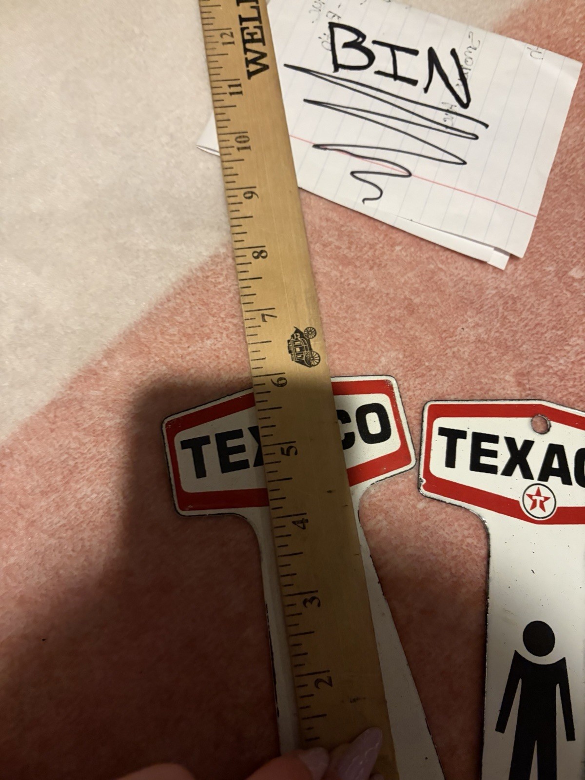 Porcelain Texaco Men And Women Figures Restroom Keys