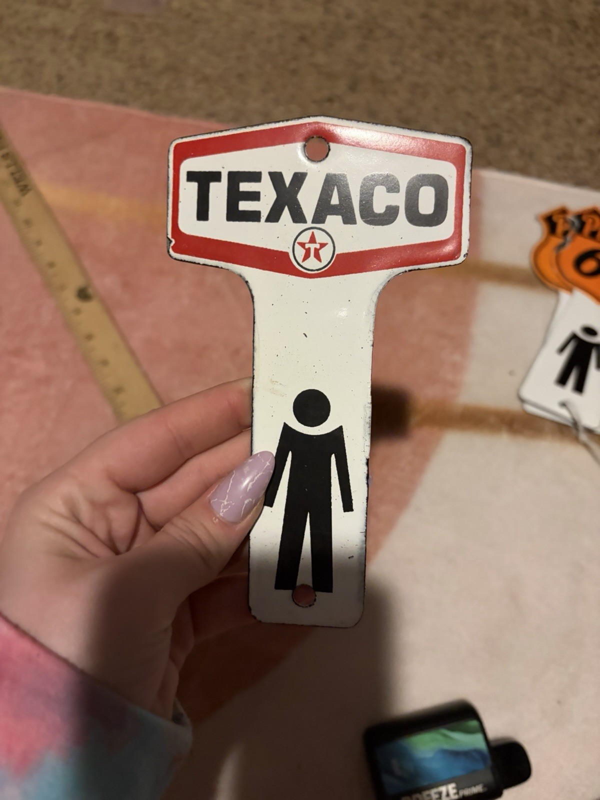 Porcelain Texaco Men And Women Figures Restroom Keys