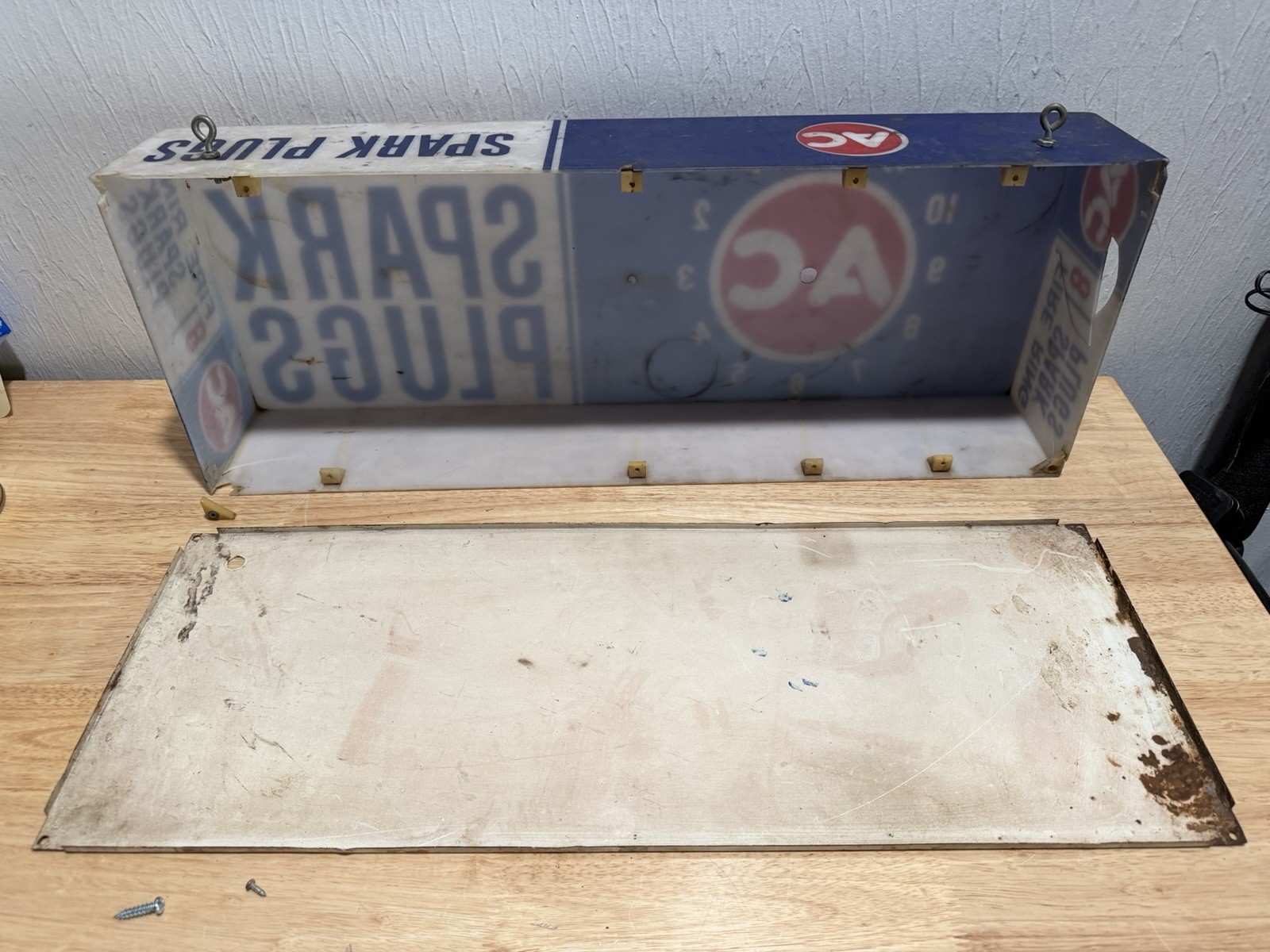 Vintage AC DELCO Fire Ring Spark Plugs Lighted Clock/Sign – Shell Only