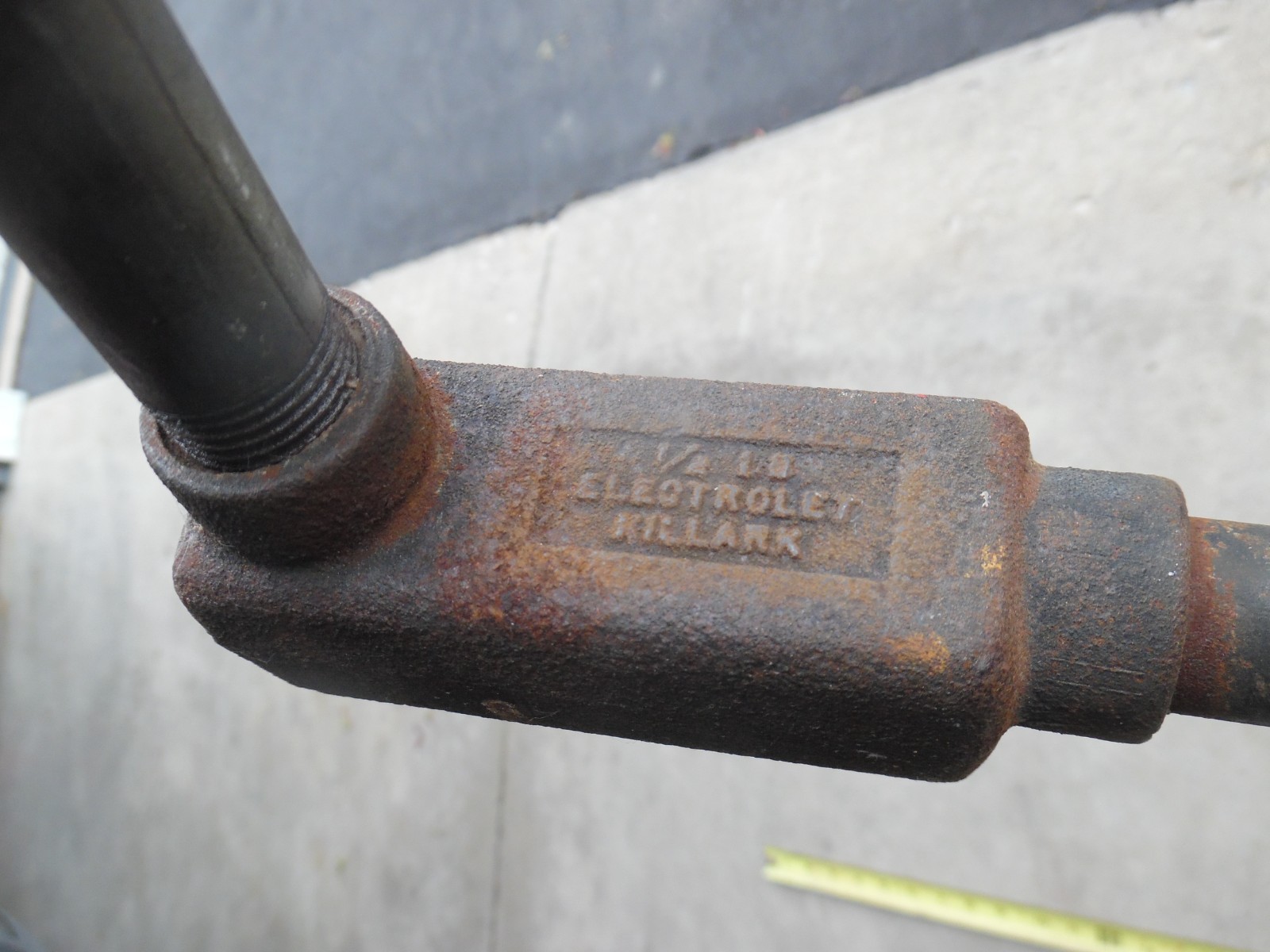 Vtg 44″ Sentinel Wheeler Gooseneck Sign Light Industrial Gas Station Pole