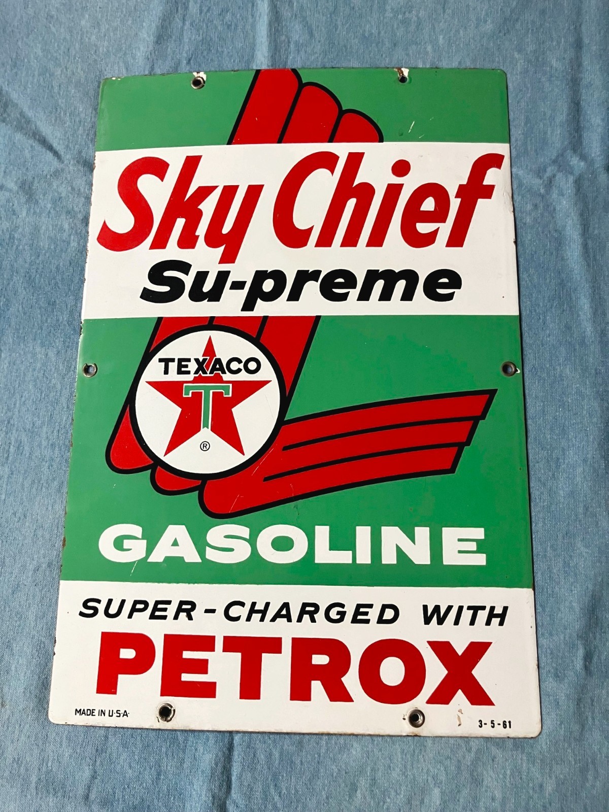 ORIGINAL & AUTHENTIC ”TEXACO SKY CHIEF” 18X12 INCH PORCELAIN SIGN 1961