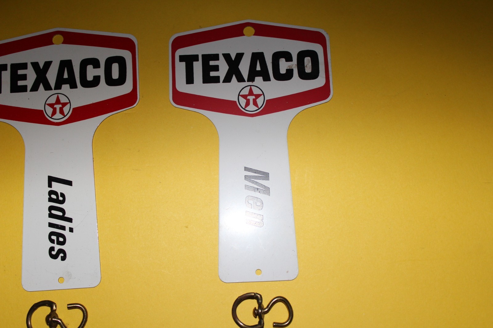 NOS Texaco Oil Company “VINTAGE ORIGINAL ” Restroom Key Fob W/Key Holder Set