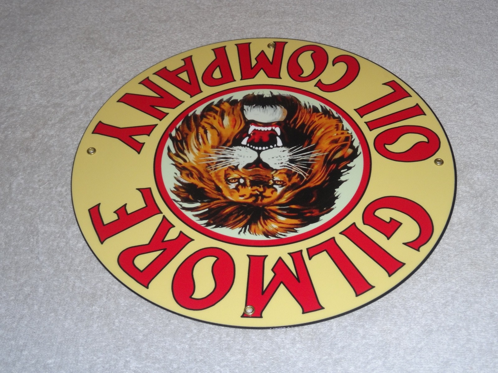 VINTAGE GILMORE OIL COMPANY LION GROWLING 11 3/4″ PORCELAIN METAL GASOLINE SIGN!