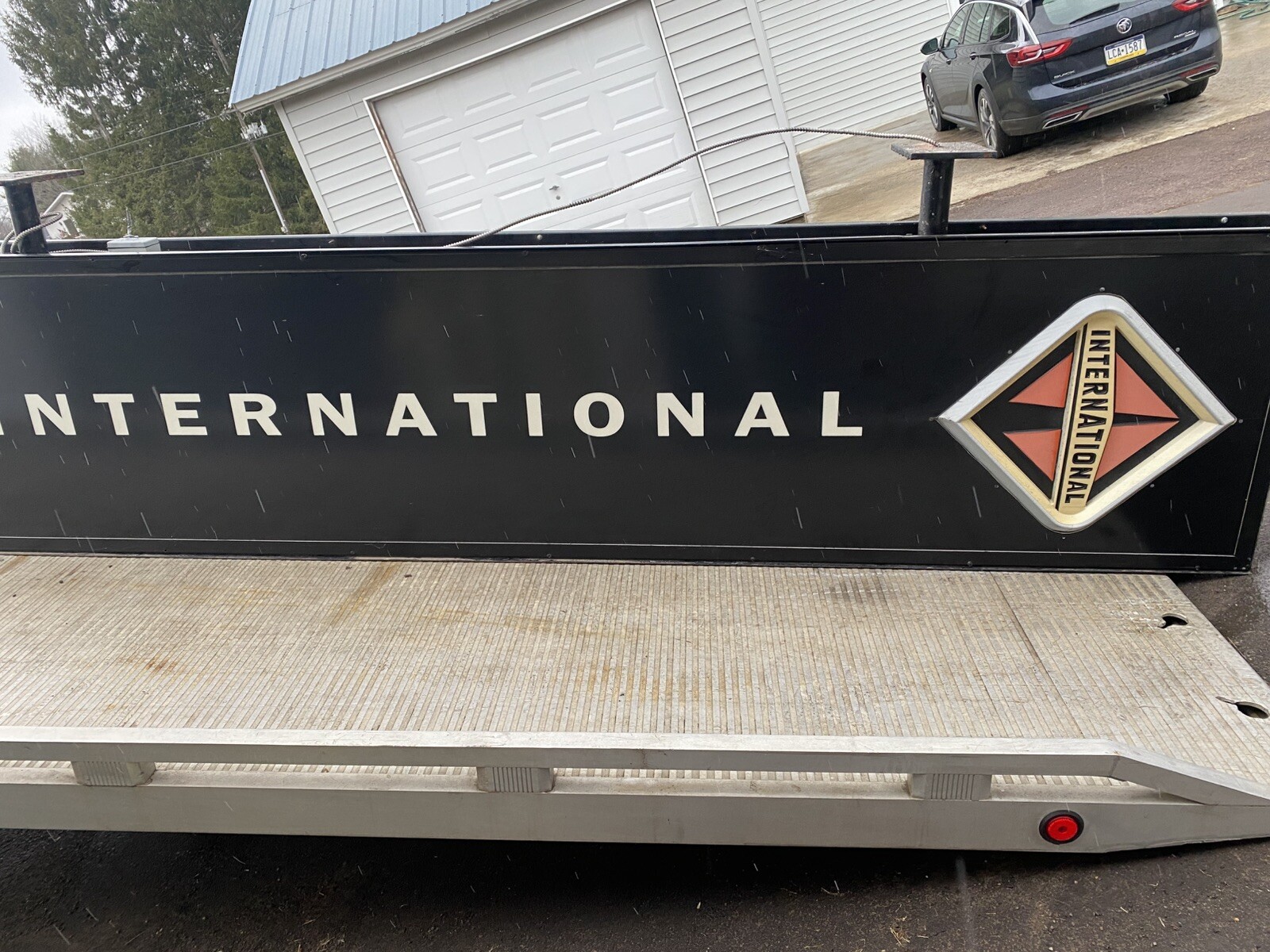 international Truck Dealer Sign