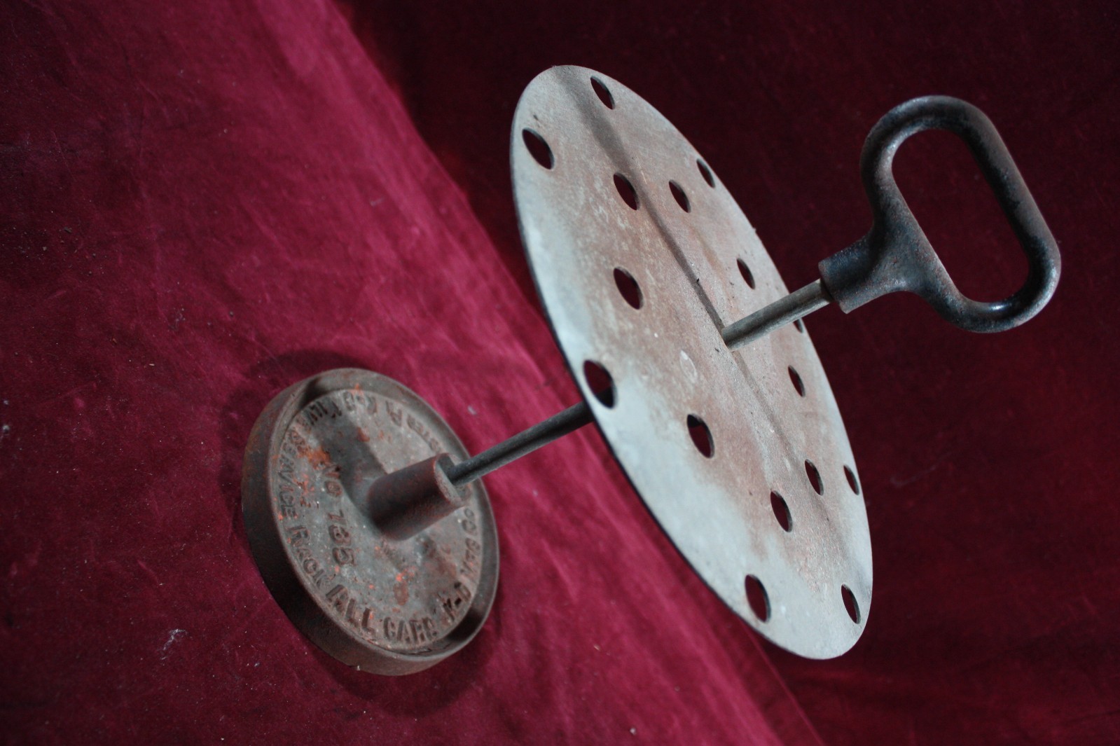 * ANTIQUE OLD GAS STATION CAST IRON VALVE STAND 1920 1930 ADVERTISING K-D MFG *