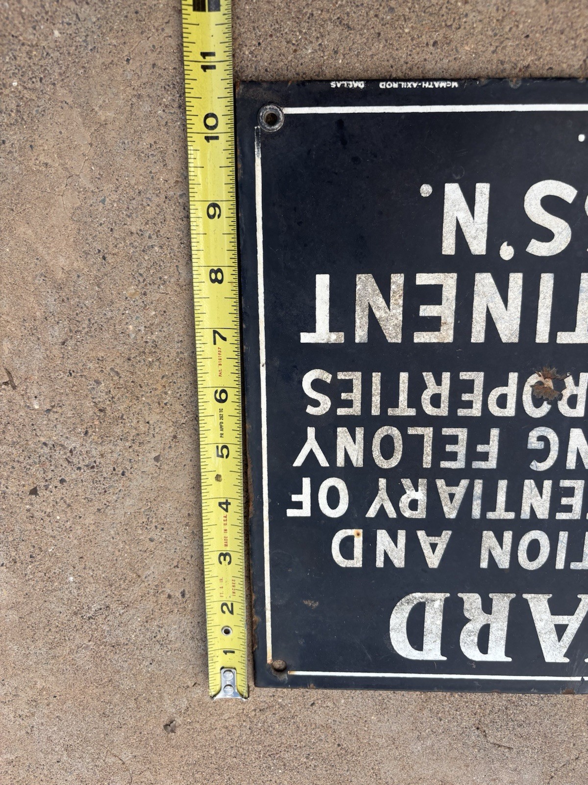 Texas Mid-Continent Oil & Gas $100 Reward 1940’s porcelain 18×11 sign