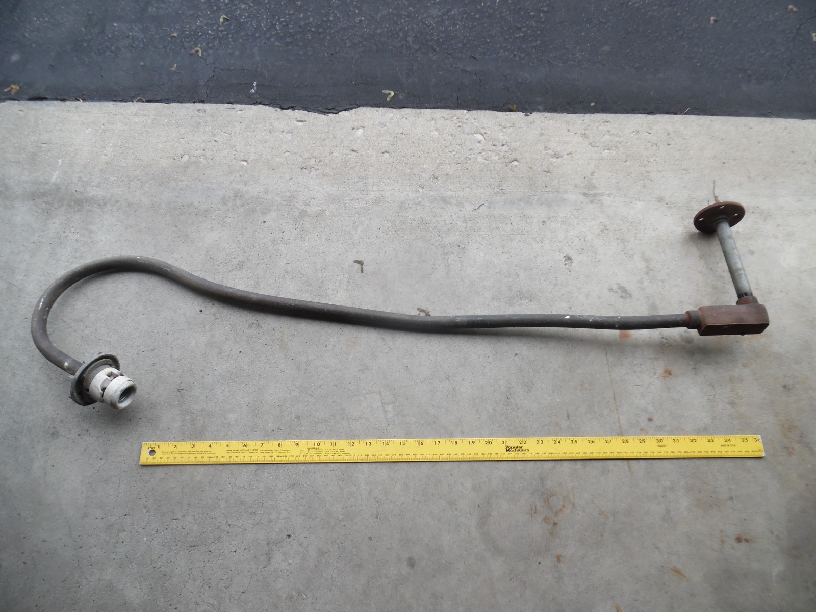 Vtg 44″ Sentinel Wheeler Gooseneck Sign Light Industrial Gas Station Pole