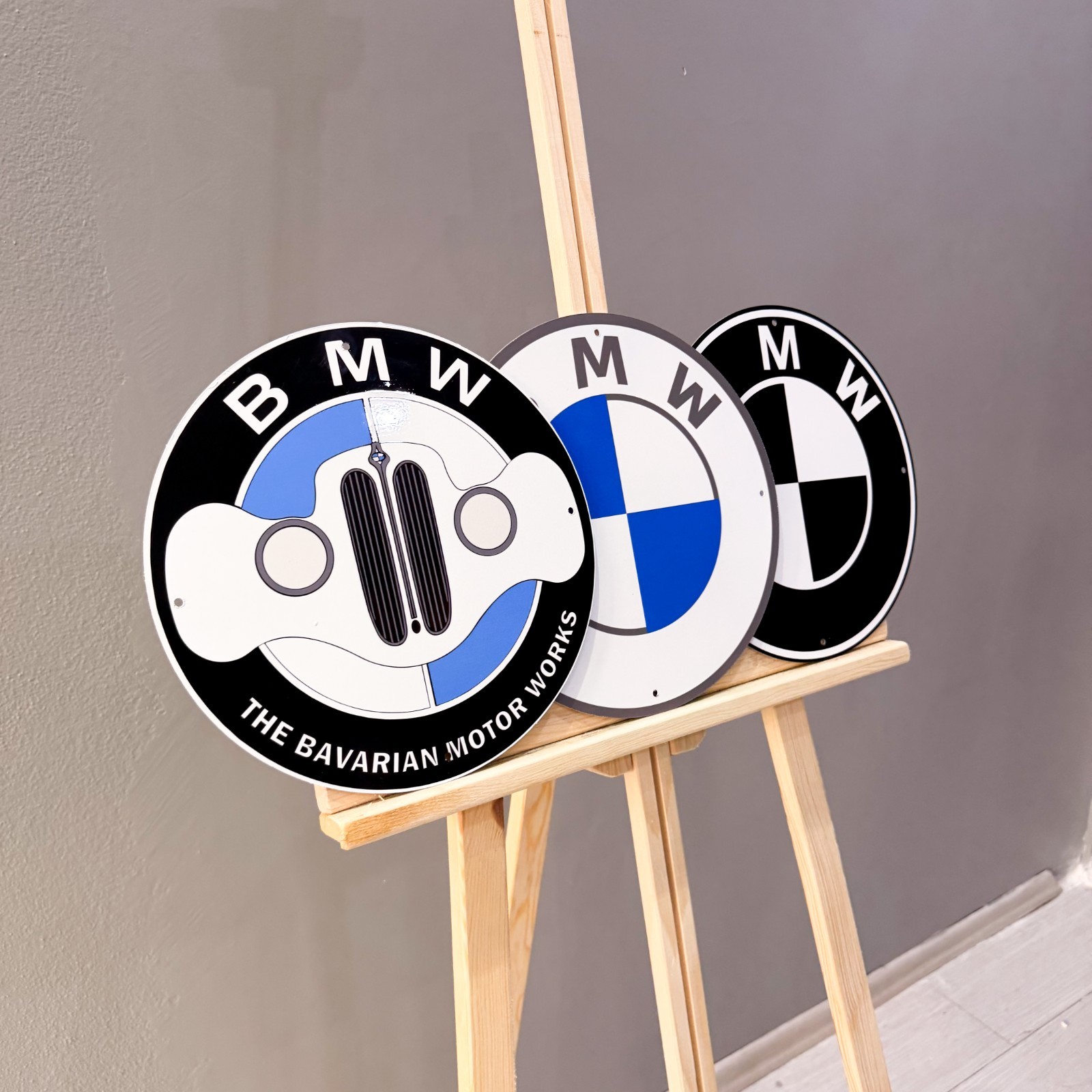 BMW Bavarian Motor Works & Classic Logo Metal Sign Set – 30 cm (11.8”)