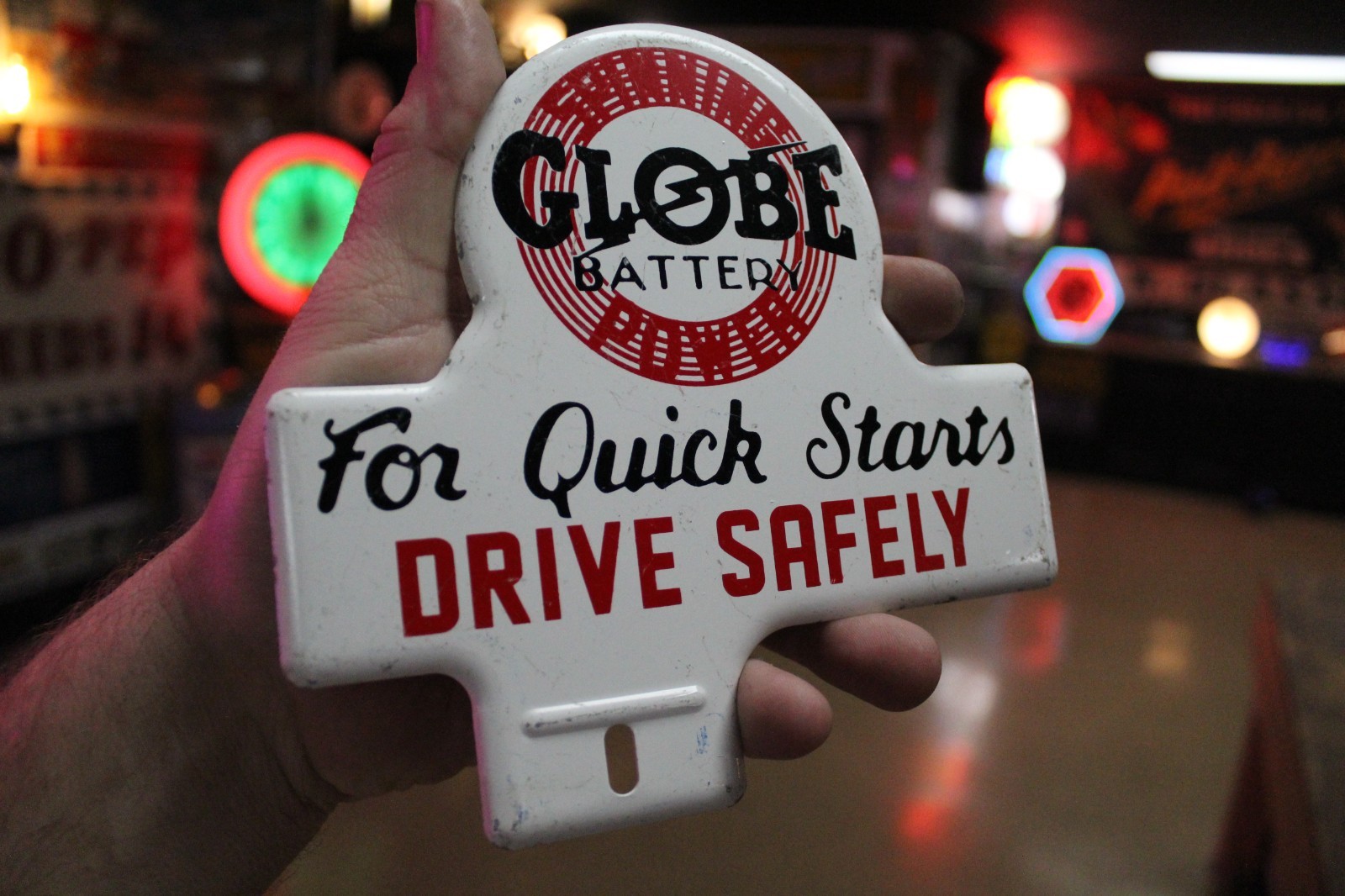 RARE 1950s GLOBE BATTERY POWER QUICK STARTS STAMPED PAINTED METAL TOPPER SIGN