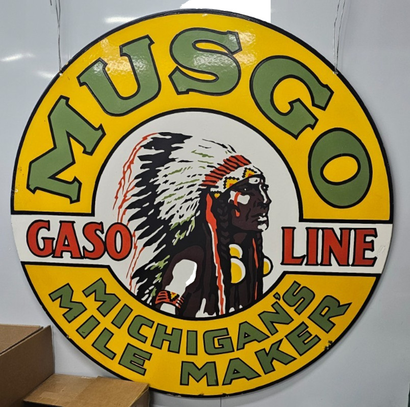 VINTAGE MUSGO MICHIGAN’S MILE OLD US GASOLINE OIL GAS PUMP ENAMEL PORCELAIN SIGN