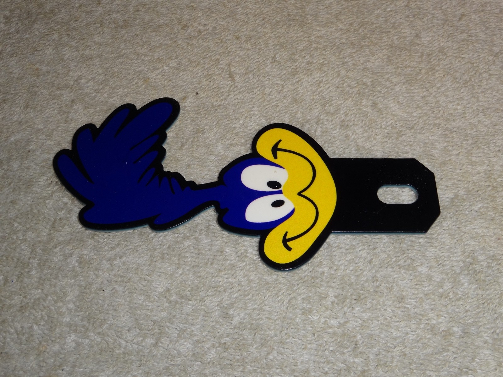 VINTAGE ROADRUNNER LOONEY TUNES 5″ METAL GASOLINE OIL LICENSE PLATE TOPPER SIGN!