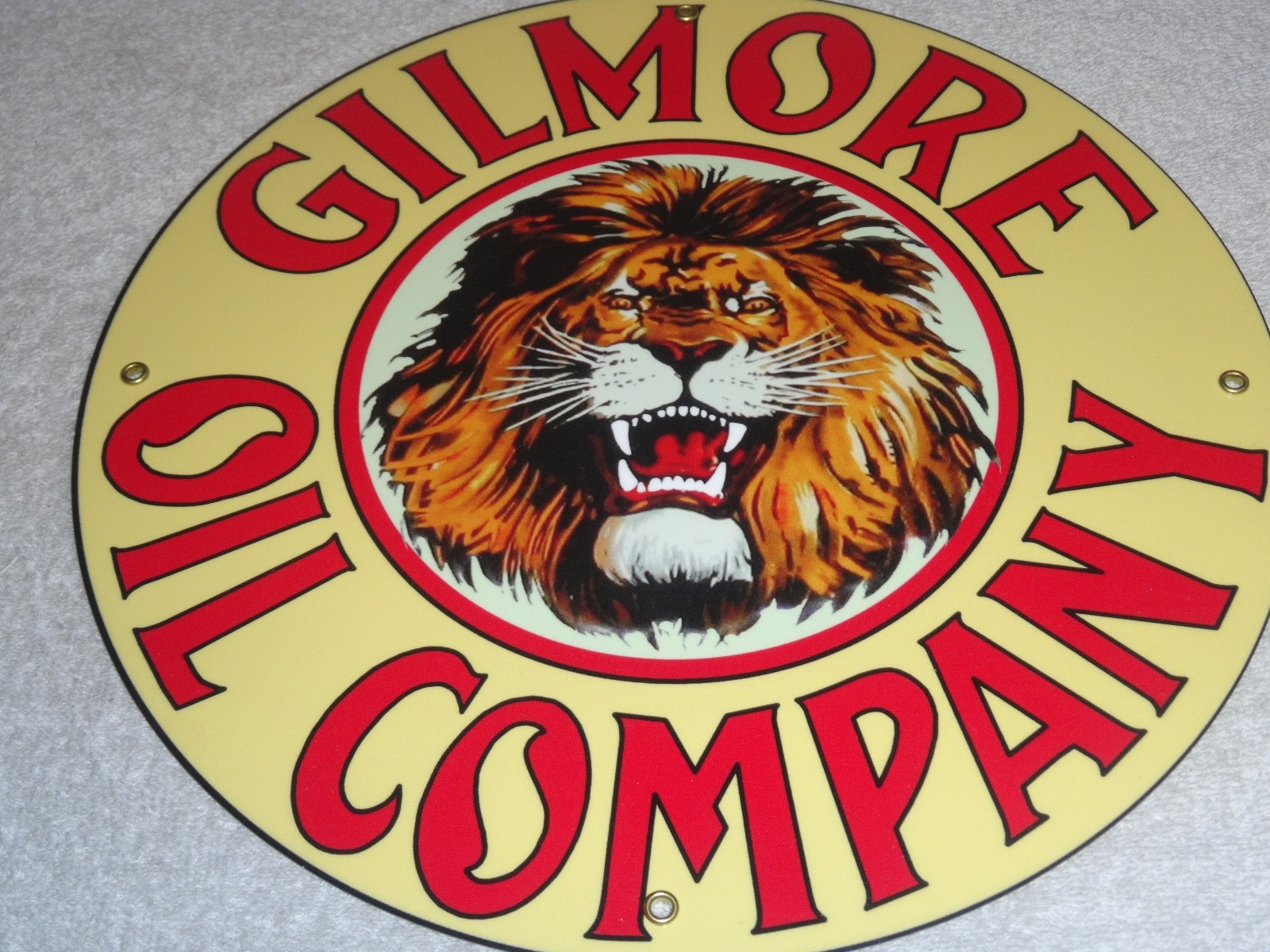 VINTAGE GILMORE OIL COMPANY LION GROWLING 11 3/4″ PORCELAIN METAL GASOLINE SIGN!