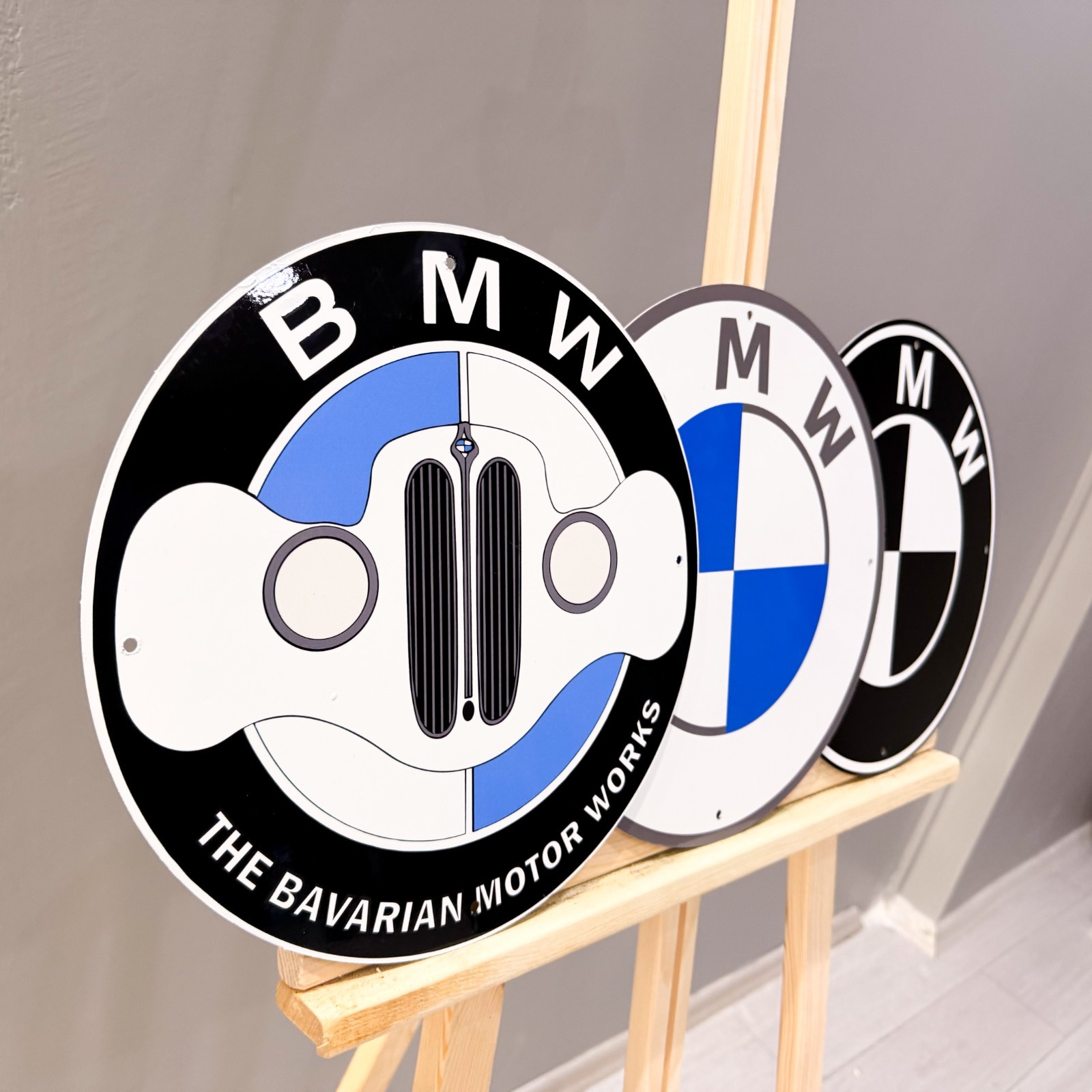 BMW Bavarian Motor Works & Classic Logo Metal Sign Set – 30 cm (11.8”)