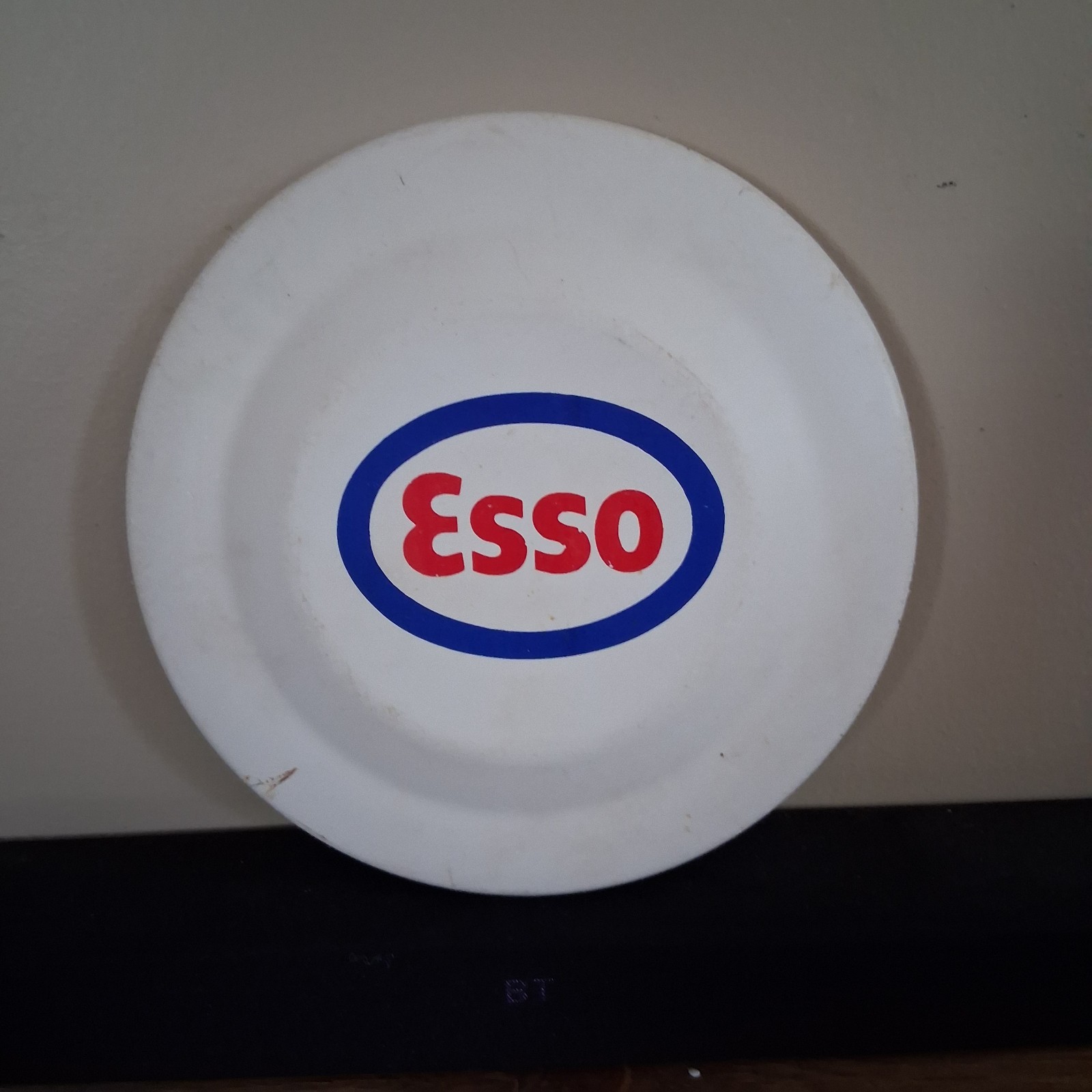 ESSO STANDARD OIL FLYING DISC PLASTIC FRISBEE VINTAGE MAN CAVE SIGN