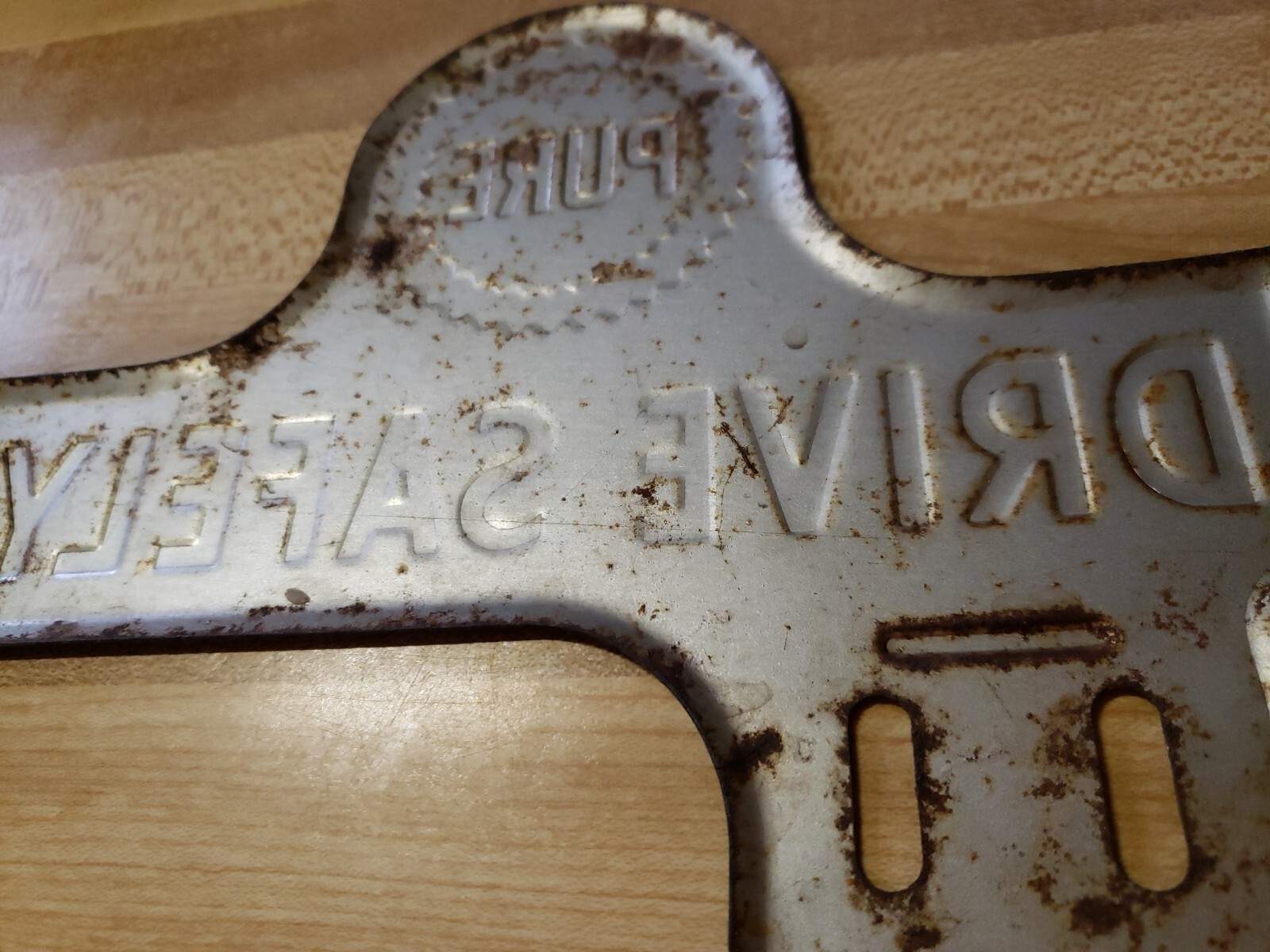ORIGIONAL PURE OIL COMPANY PLATE TOPPER PAINTED WITH RAISED LETTERS