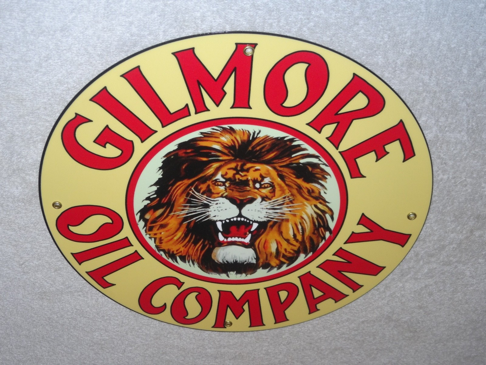 VINTAGE GILMORE OIL COMPANY LION GROWLING 11 3/4″ PORCELAIN METAL GASOLINE SIGN!