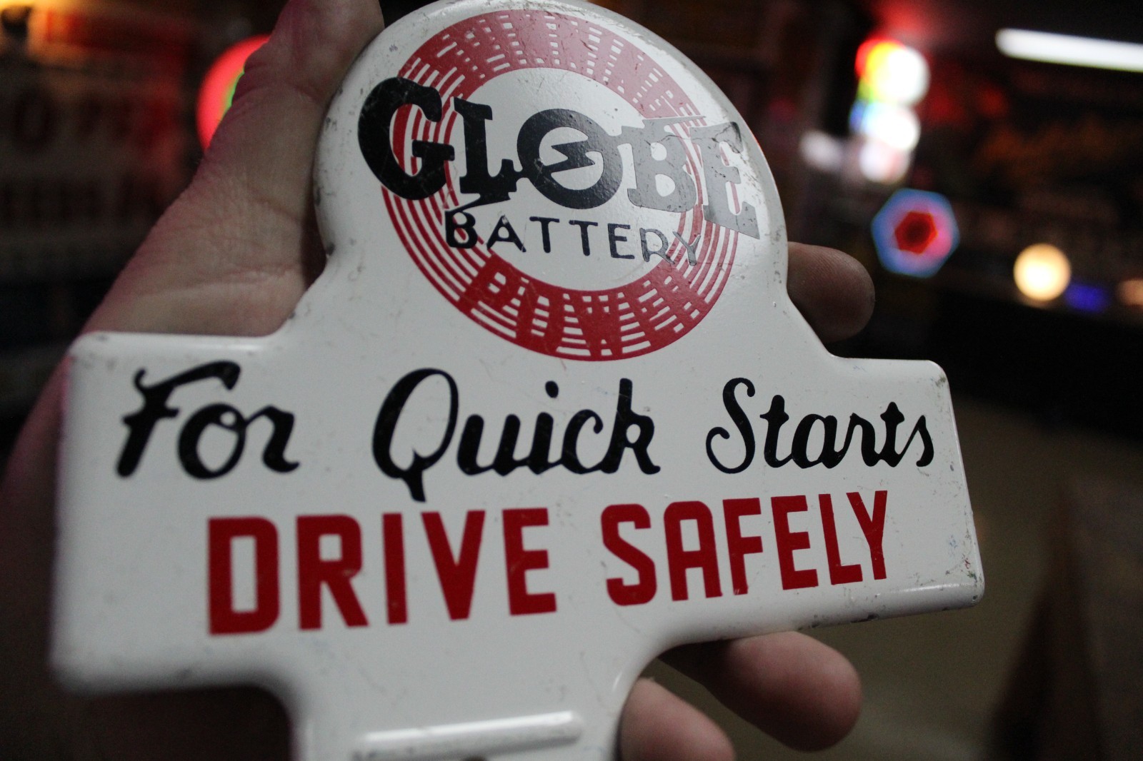 RARE 1950s GLOBE BATTERY POWER QUICK STARTS STAMPED PAINTED METAL TOPPER SIGN