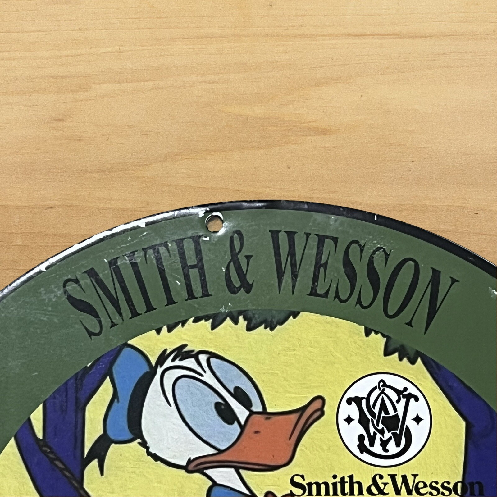 VINTAGE SMITH & WESSON PORCELAIN SIGN PISTOLS SALES SERVICE STATION PUMP PLATE