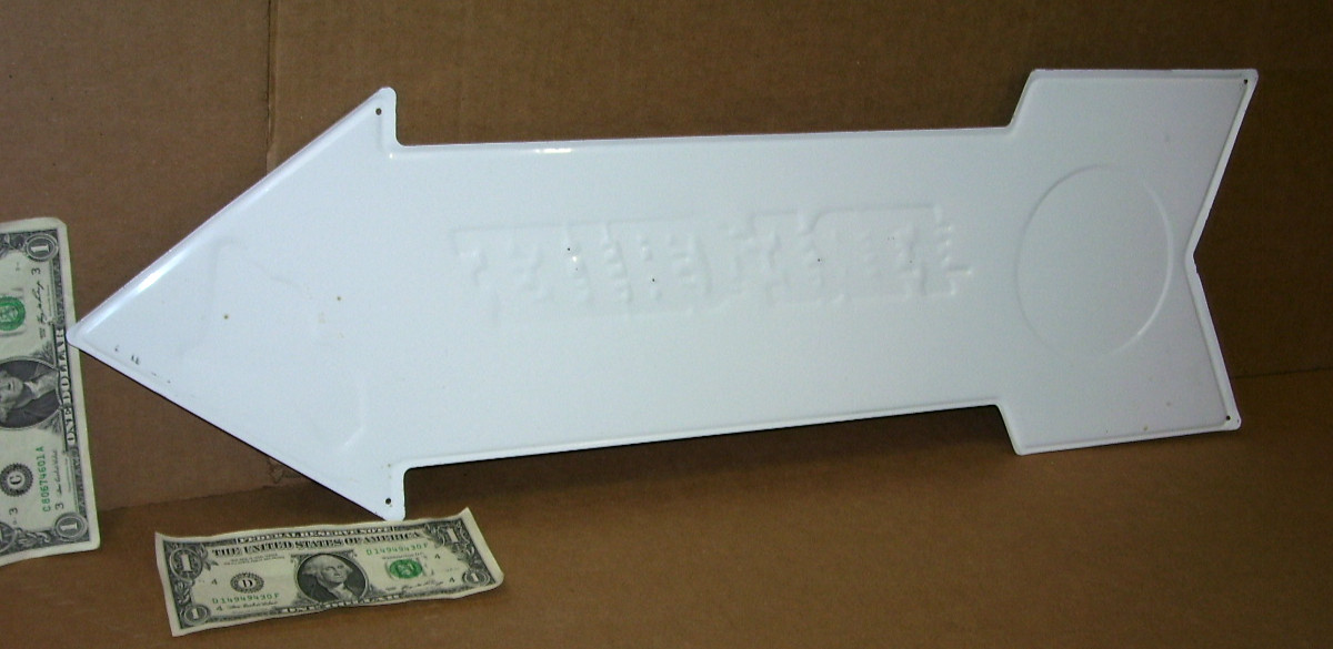 TEXACO – Trust Your Car To The Man Who Wears The Star- FIRE CHIEF Big Arrow Sign