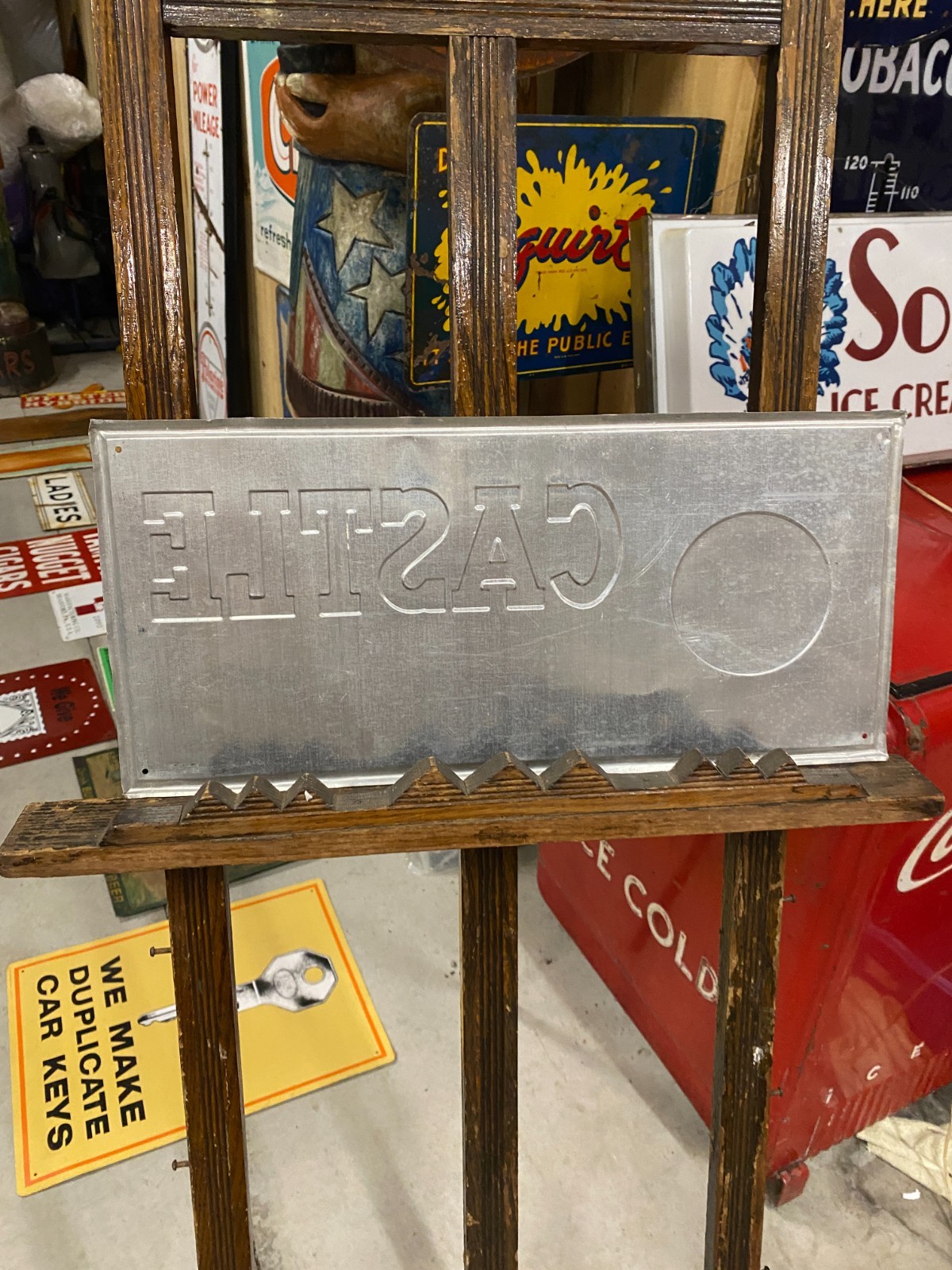 RARE Vintage CASTLE Motor Oil Aluminum Metal Sign GAS OIL 19 1/2′ x 9 1/2″