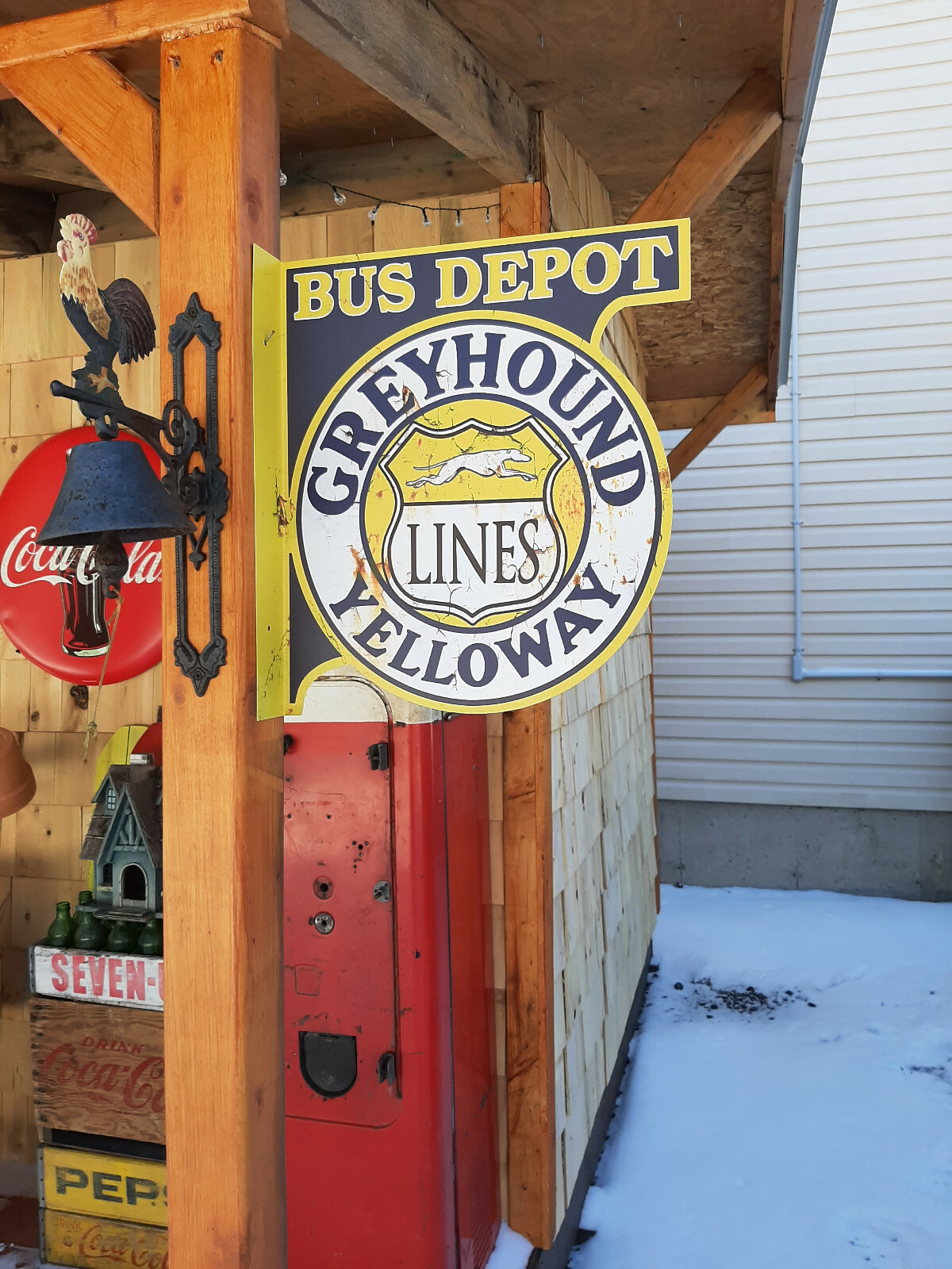 18 INCH GREYHOUND YELLOWAY FLANGE SIGN