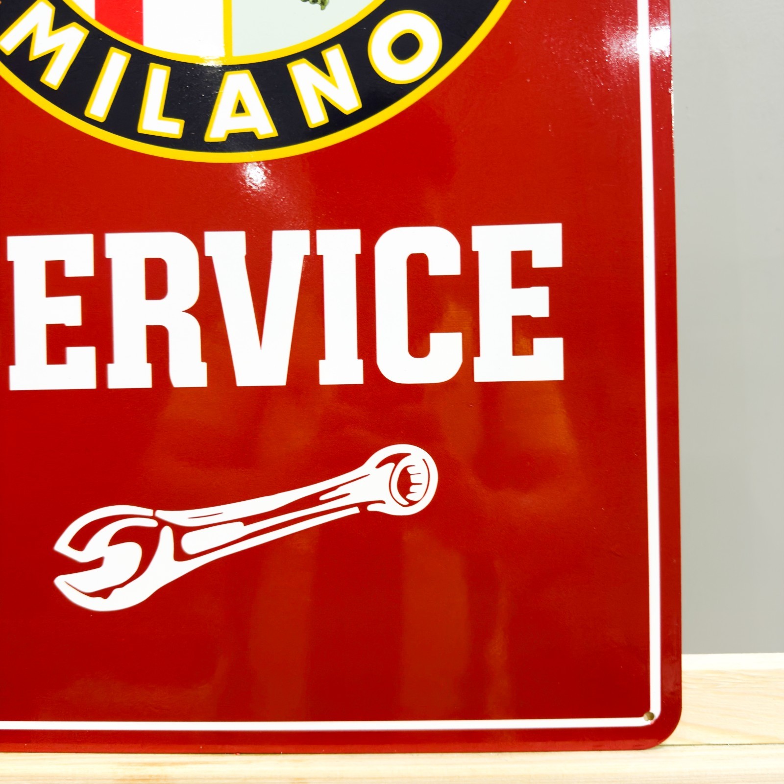 Alfa Romeo Milano Service Garage Sign – Metal Sign – 40 × 60 cm (15.7” × 23.6”)