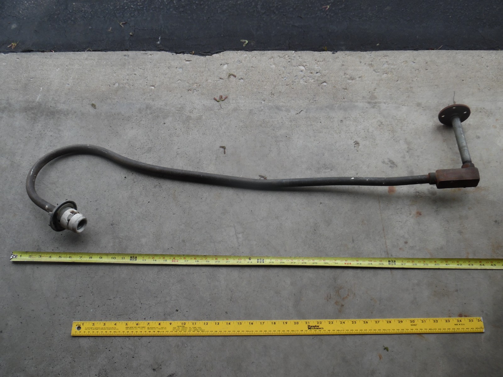 Vtg 44″ Sentinel Wheeler Gooseneck Sign Light Industrial Gas Station Pole