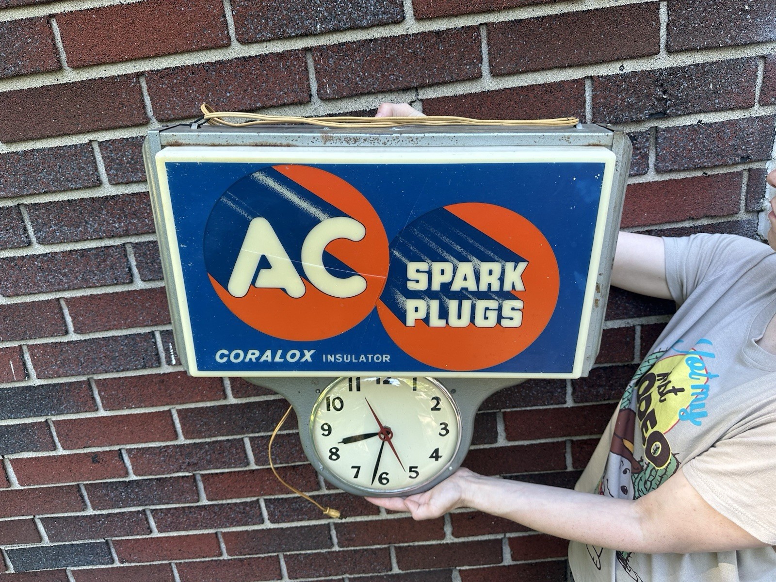 RARE 1950S AC SPARK PLUGS SIGN W/ WORKING LIGHT AND CLOCK – AUTOMOTIVE GARAGE
