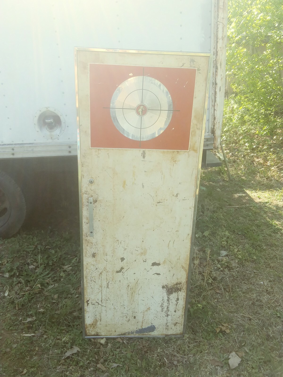 Bear Headlight Cabinet w key
