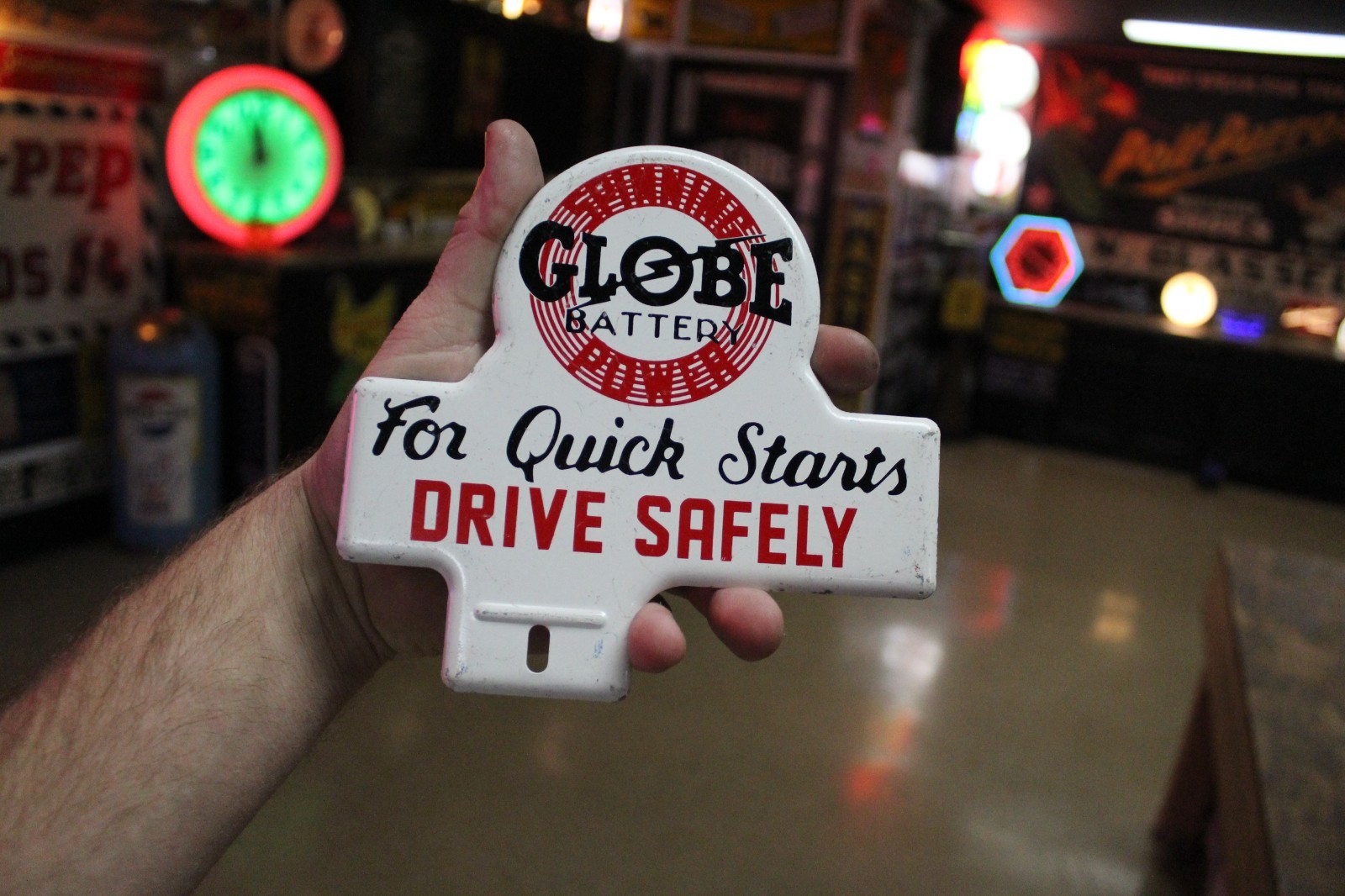 RARE 1950s GLOBE BATTERY POWER QUICK STARTS STAMPED PAINTED METAL TOPPER SIGN
