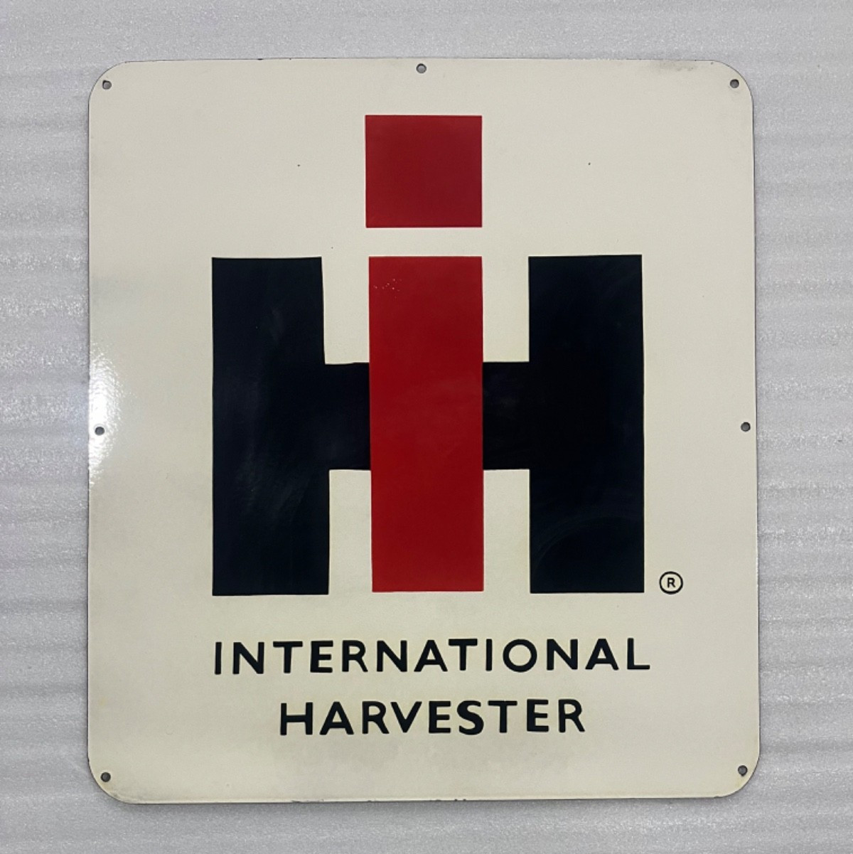 IH INTERNATIONAL HARVESTER GAS AND OIL PORCELAIN ENAMEL SIGN 31X28″ DSP.