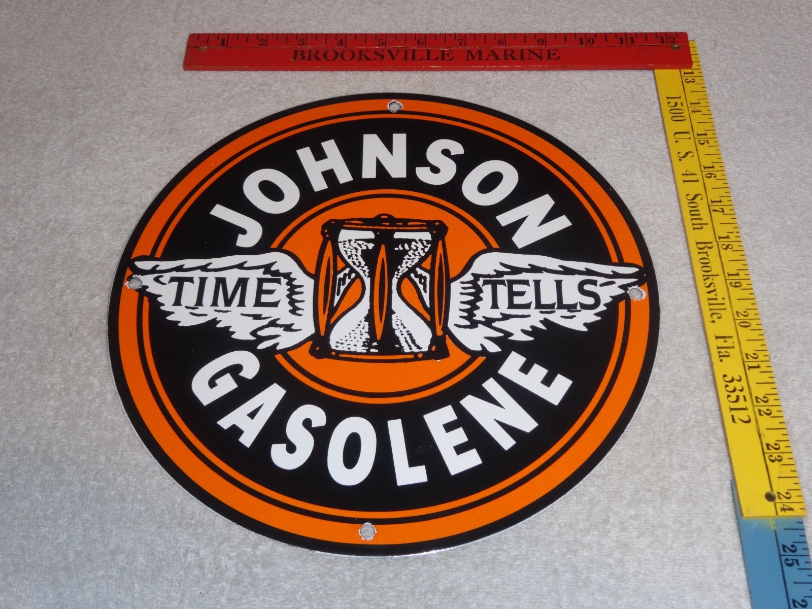 VINTAGE JOIHNSIN TIME TELLS GASOLINE 11 3/4″ PORCELAIN METAL GASOLENE OIL SIGN