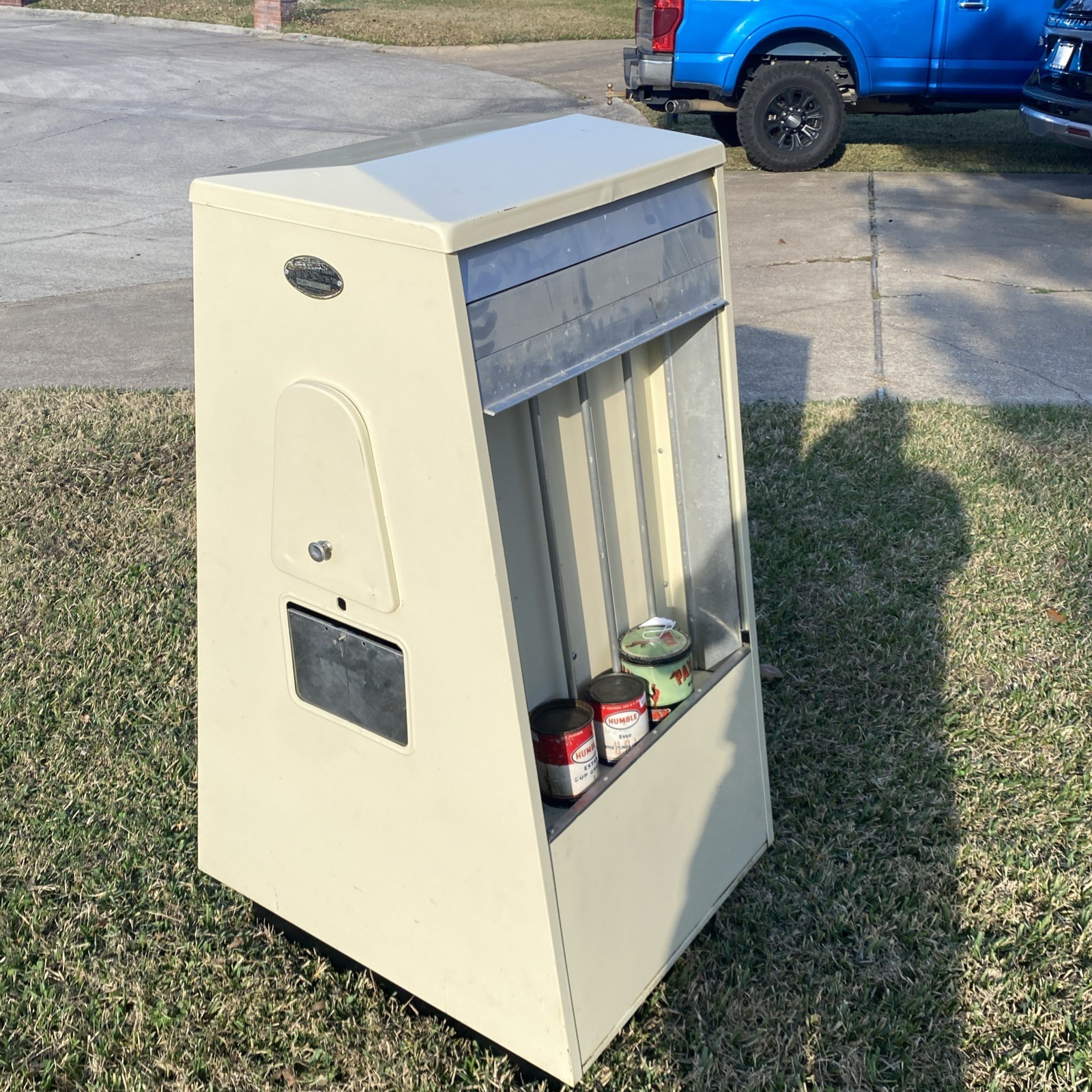 Seloil Gas Station Island Oil Display Cabinet Service Station Metal Oil Cabinet
