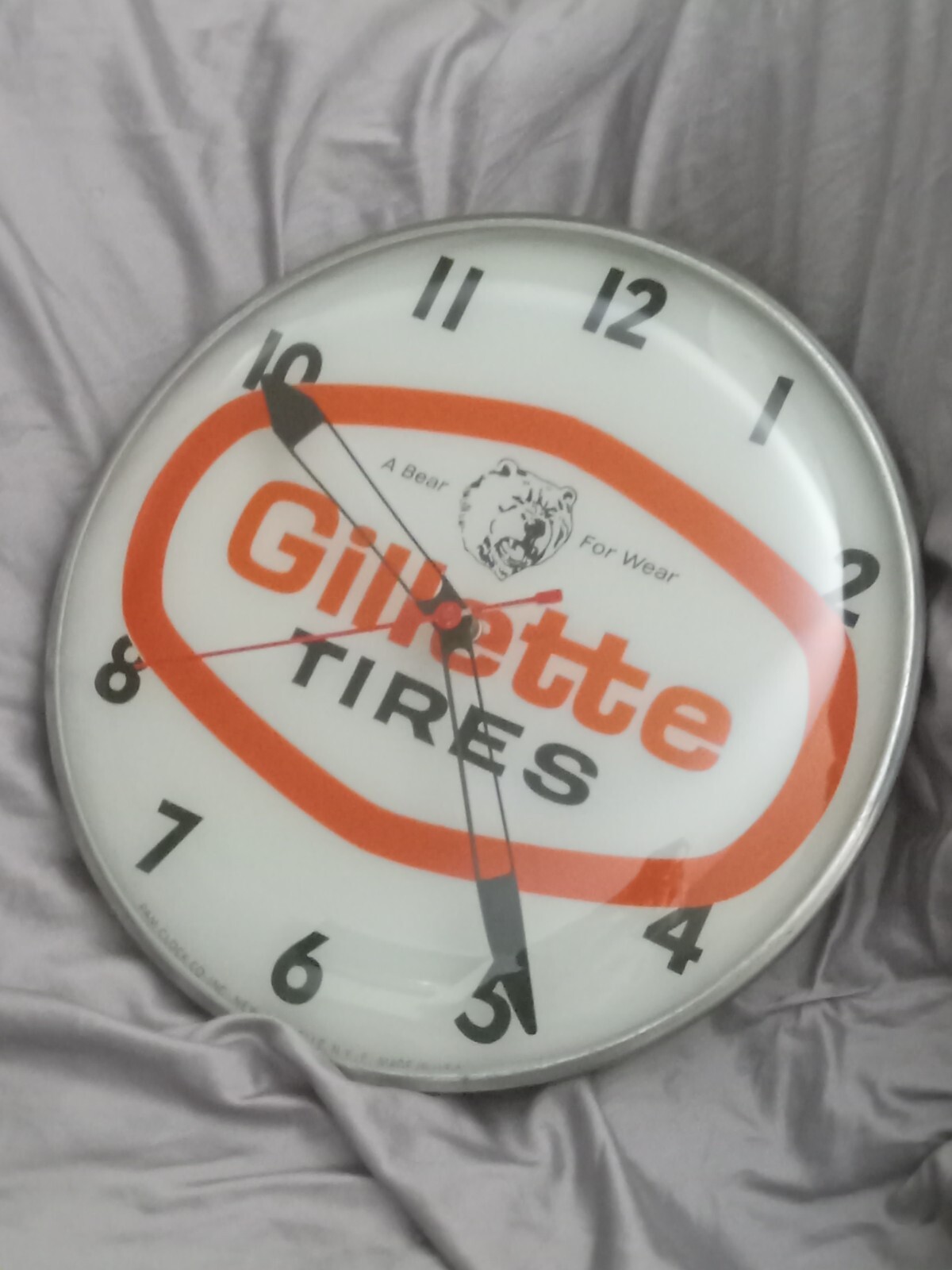 GILLETTE TIRES ADVERTISEMENT PAM CLOCK ORIGINAL AND IN GREAT SHAPE