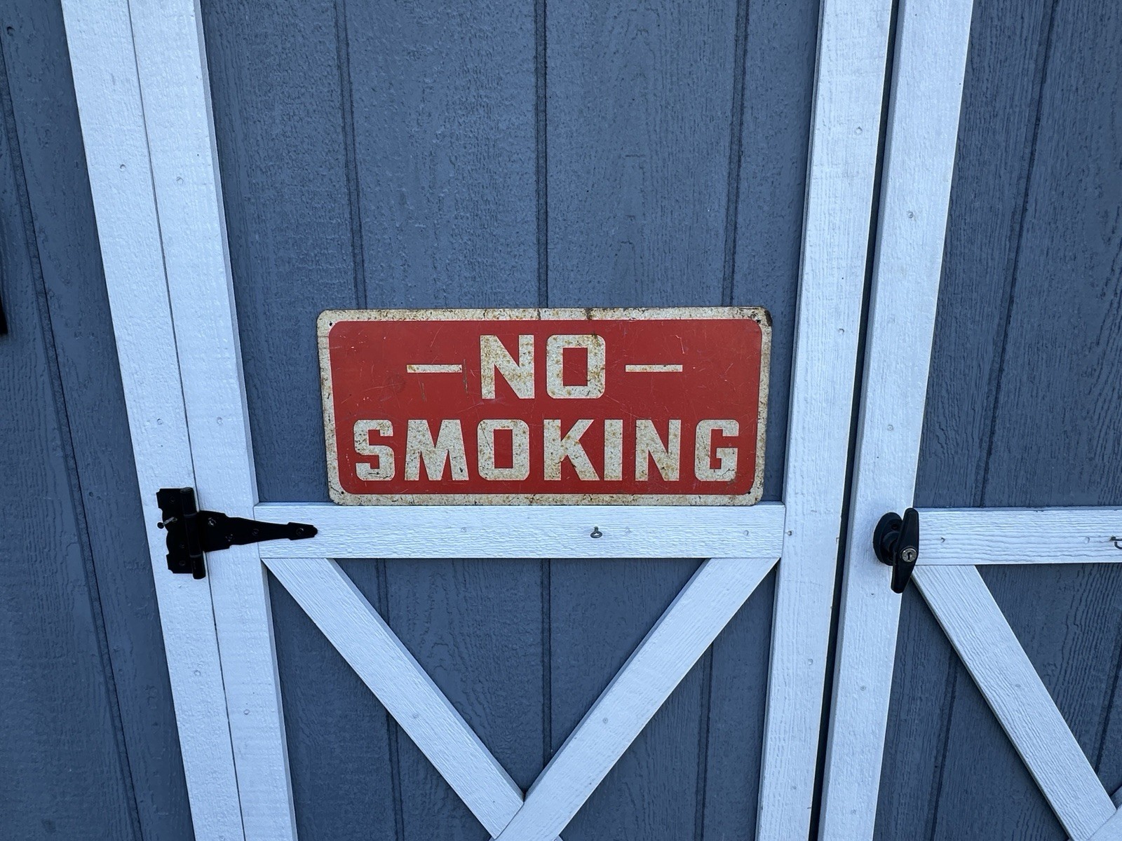 Distressed Rusty Vintage NO SMOKING Metal Sign Factory Warehouse Industrial