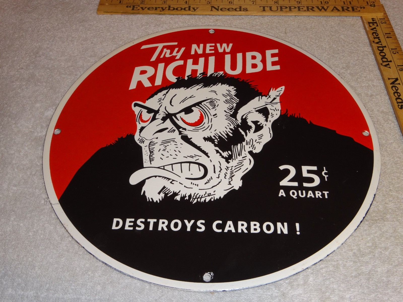 VINTAGE RICHLUBE MONKEY 25 c QUART APE 11 3/4″ PORCELAIN METAL GASOLINE OIL SIGN
