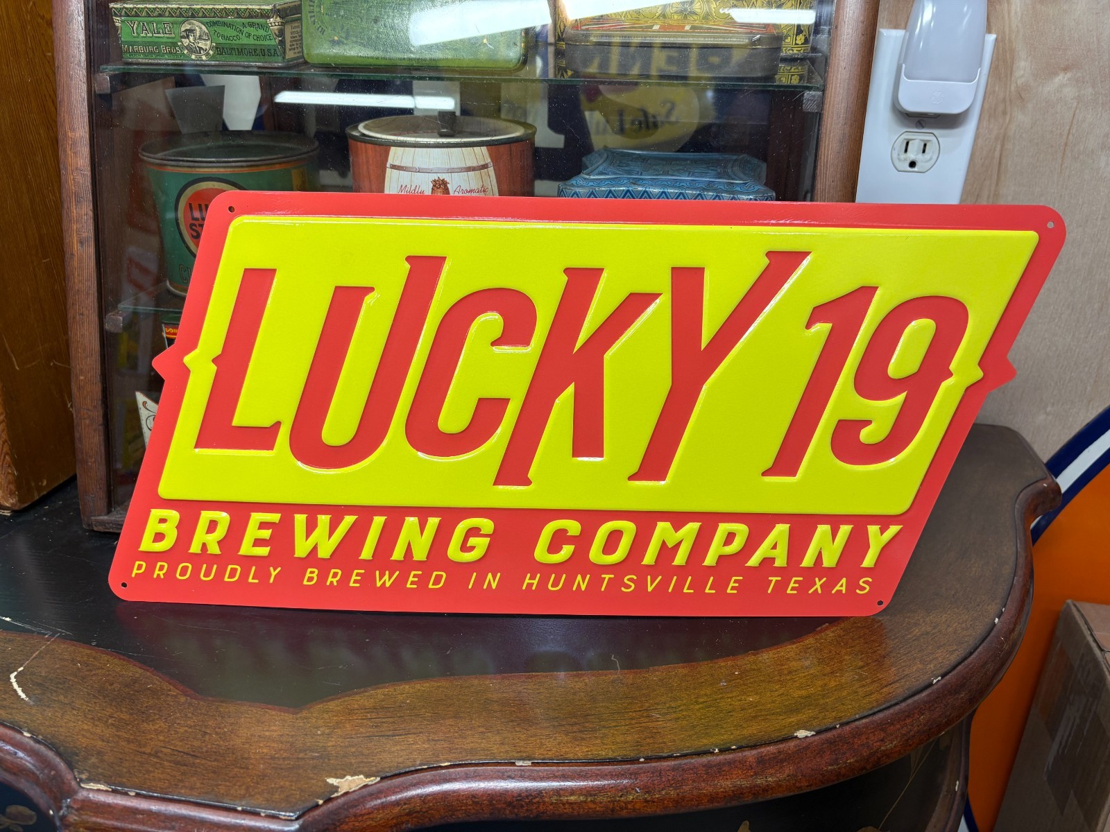 “LUCKY 19 BREWING COMPANY” EMBOSSED METAL ADVERTISING SIGN (17″x 9″) ,EXC COND